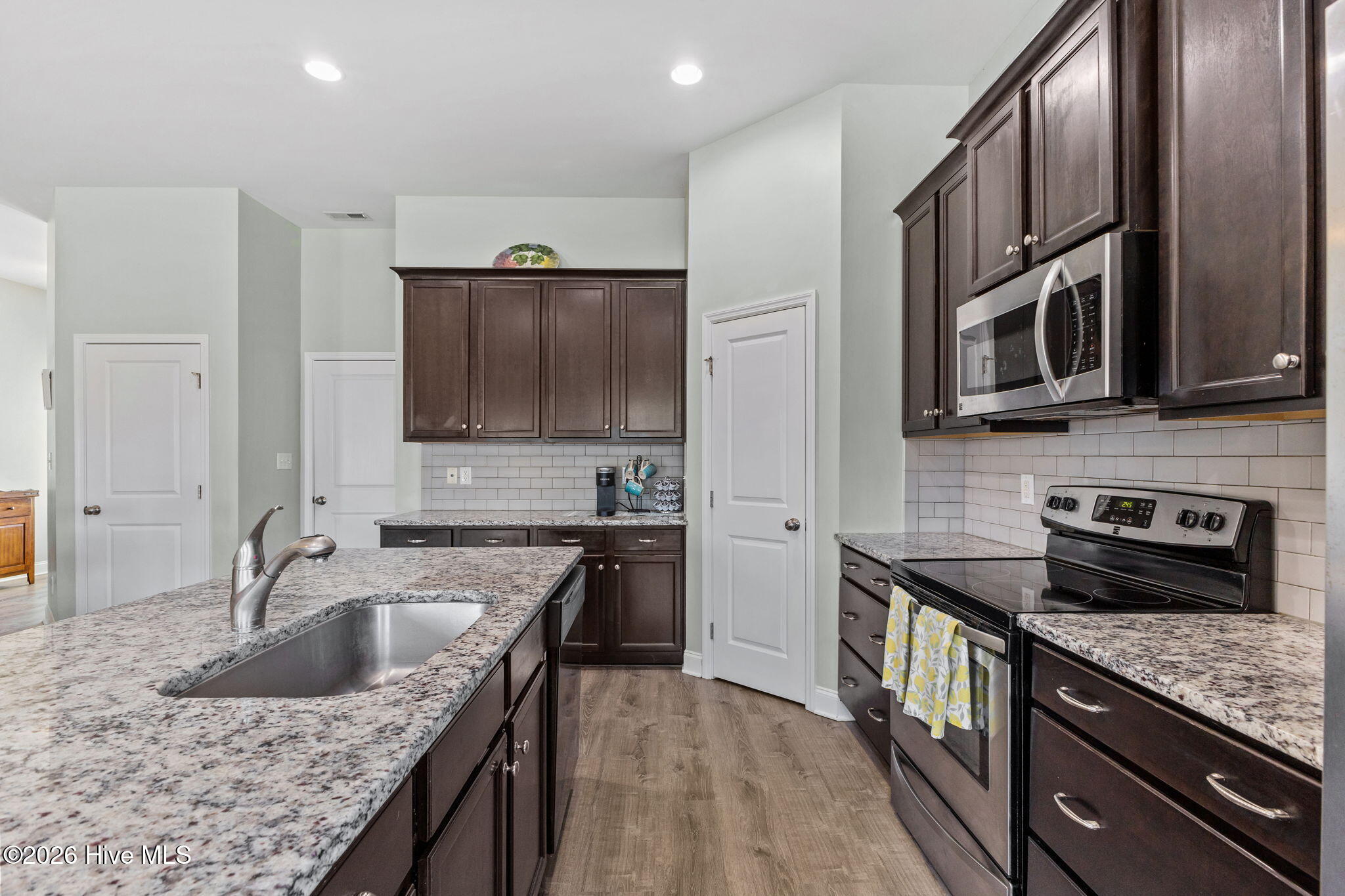 100561440 | Photo 10