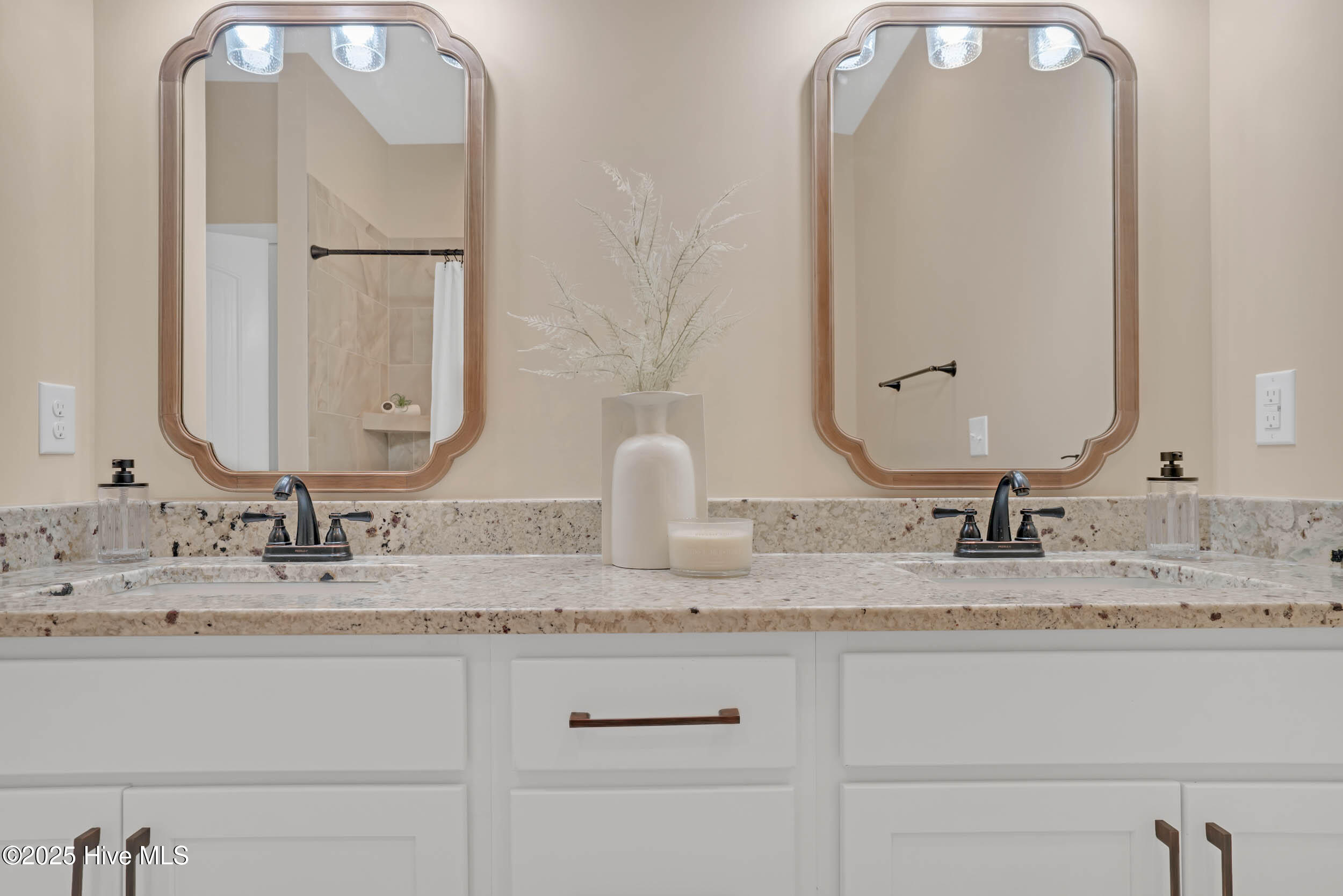 100460470 | Photo 37