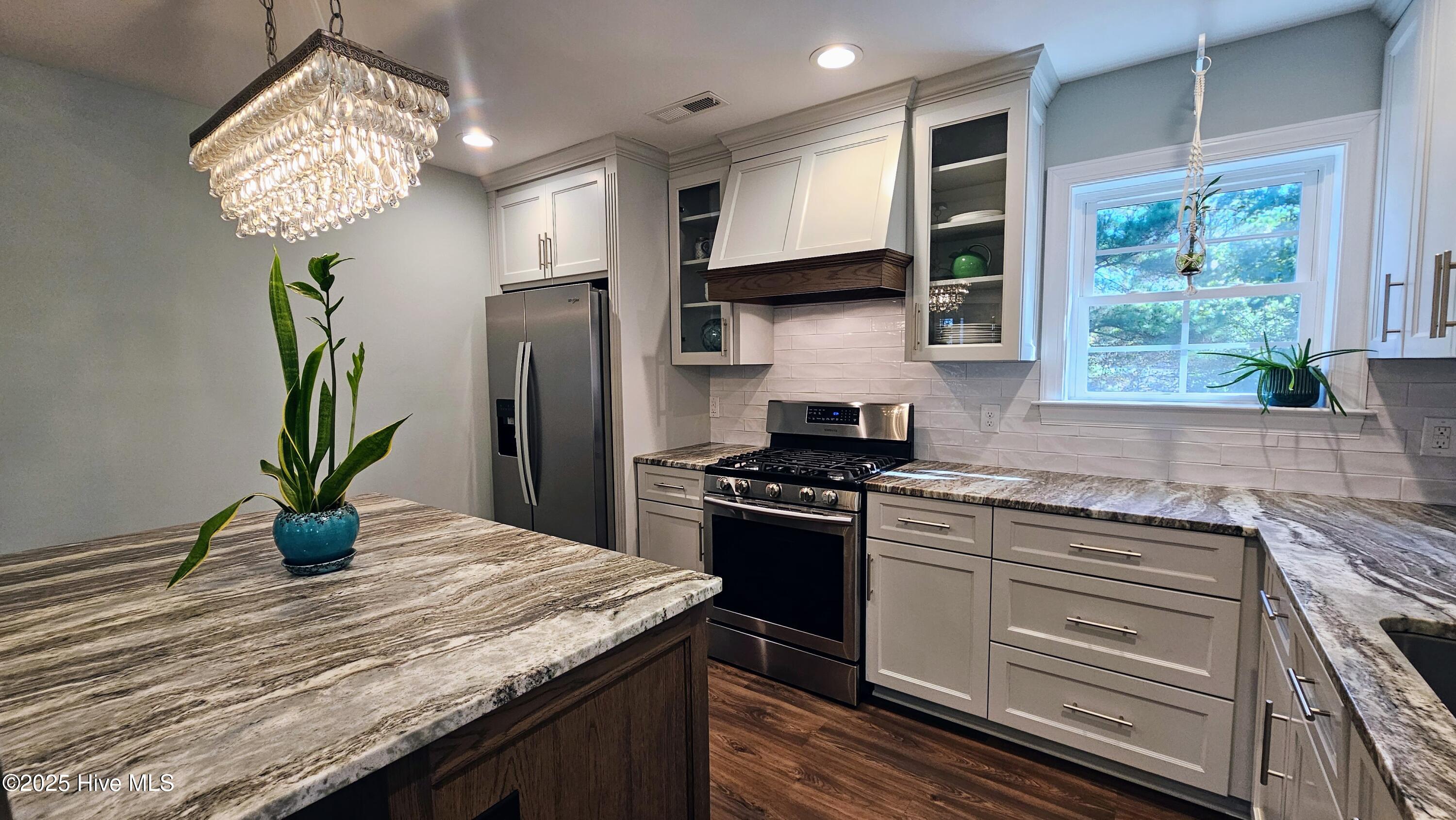 1955 Camelot Drive SW, Ocean Isle Beach, NC 28469 – photo 10: 006