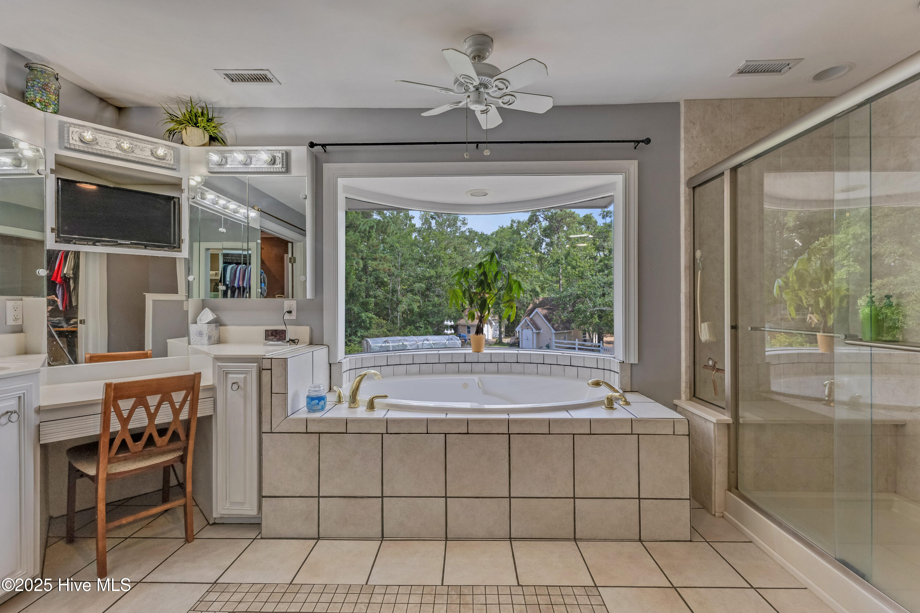 100517619 | Photo 35