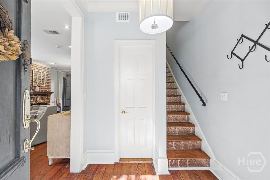 Photo 2 of Single family home for sale at 439 Abercorn St, Savannah, GA 31401 | MLS# SA364308 | Listing updated on 2026-09-13