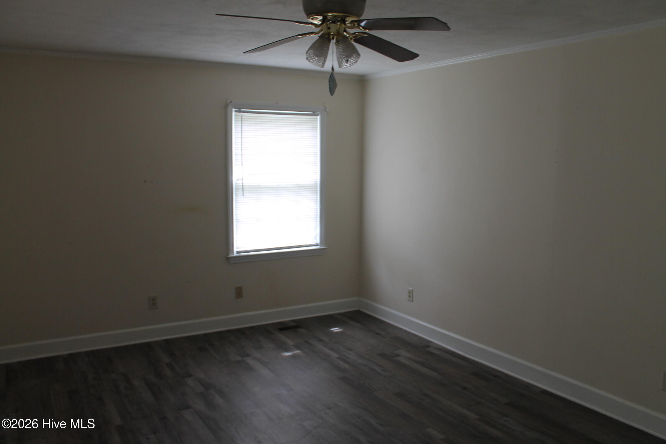 100565627 | Photo 52