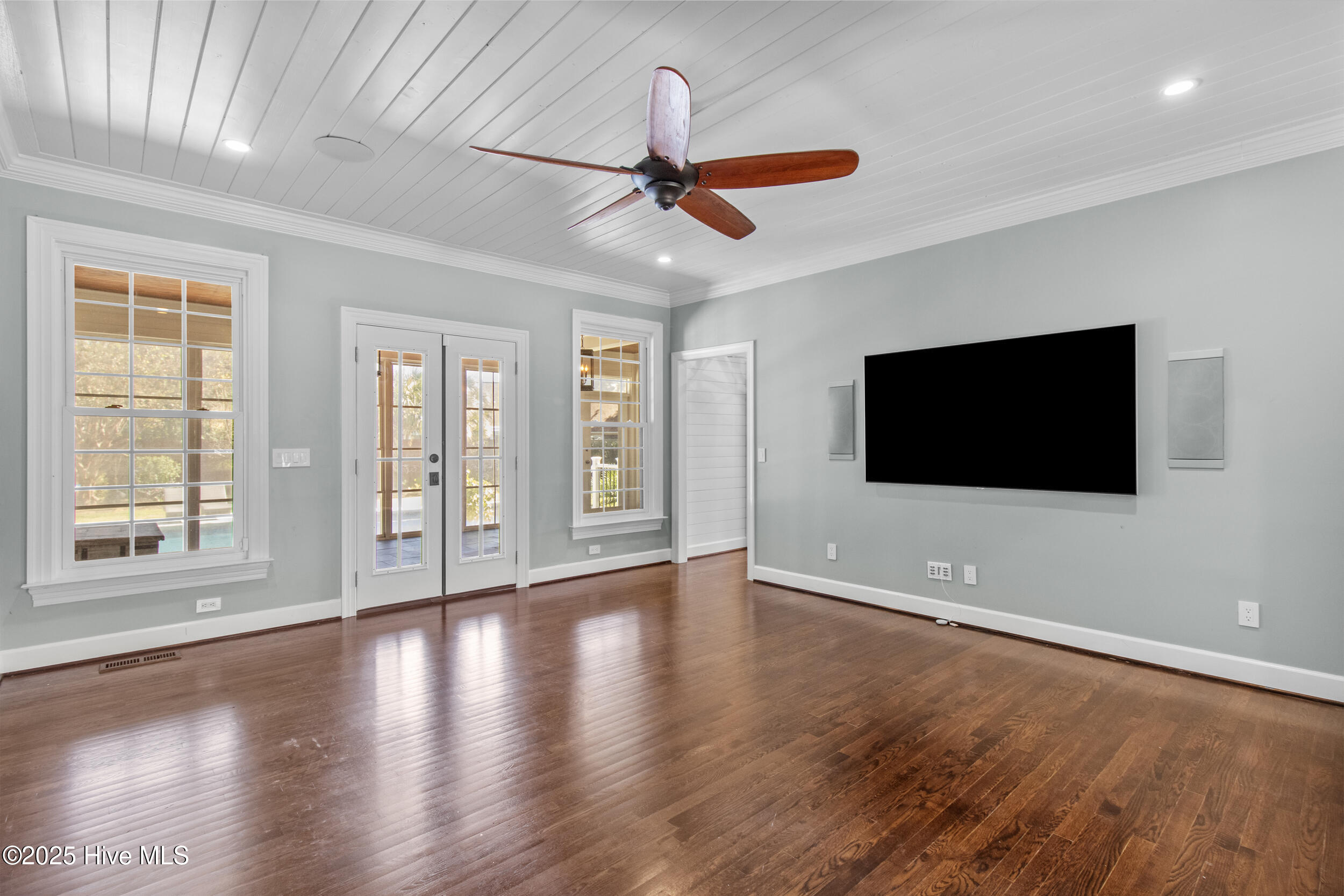 100538758 | Photo 18