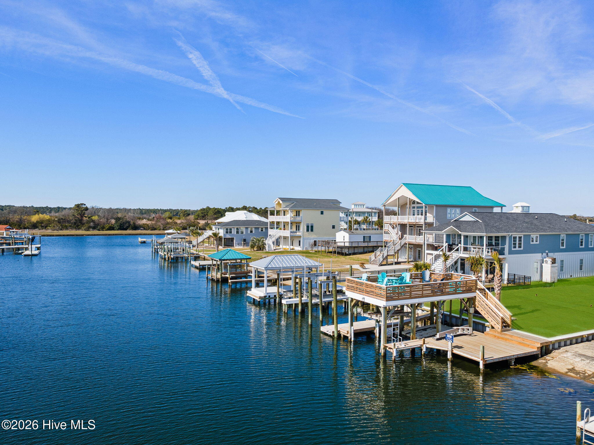 100561406 | Photo 51