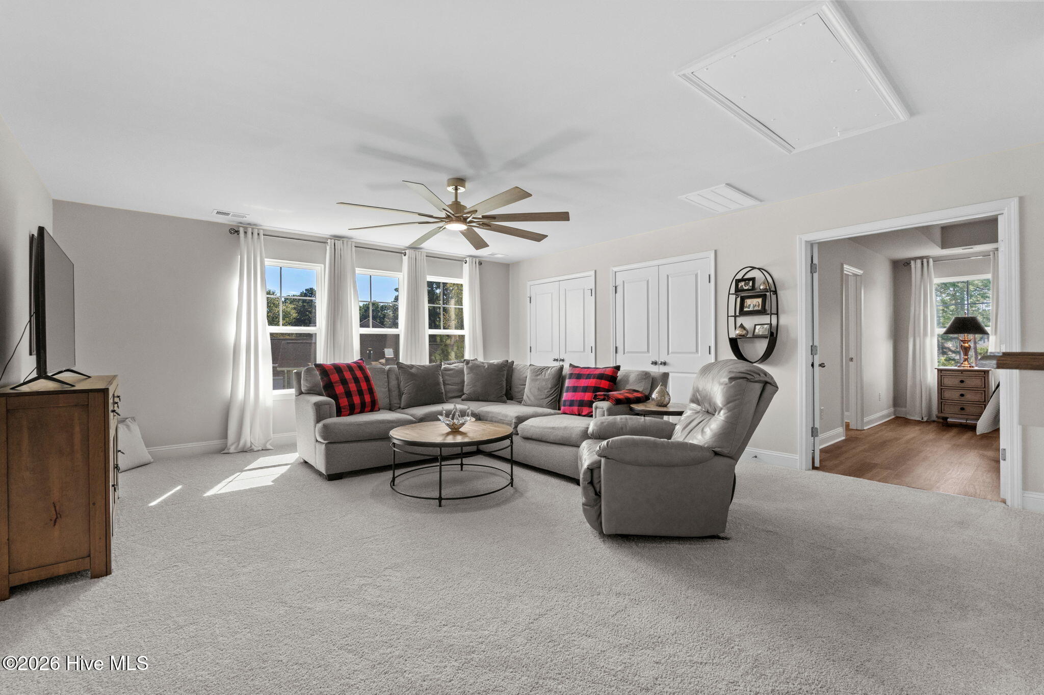 100562050 | Photo 17