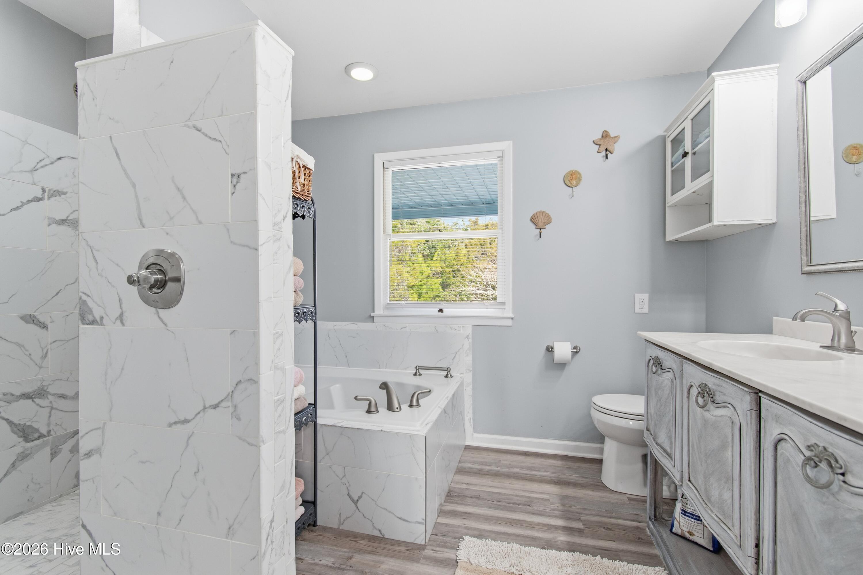 100549205 | Photo 40