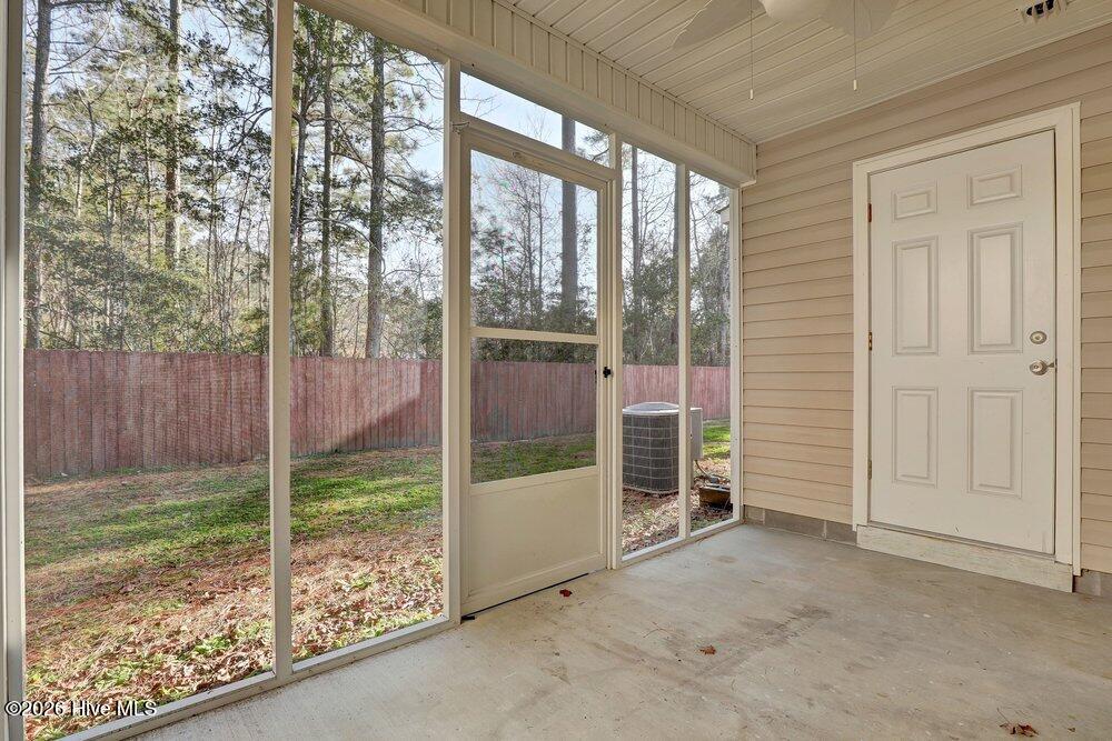 100548986 | Photo 28