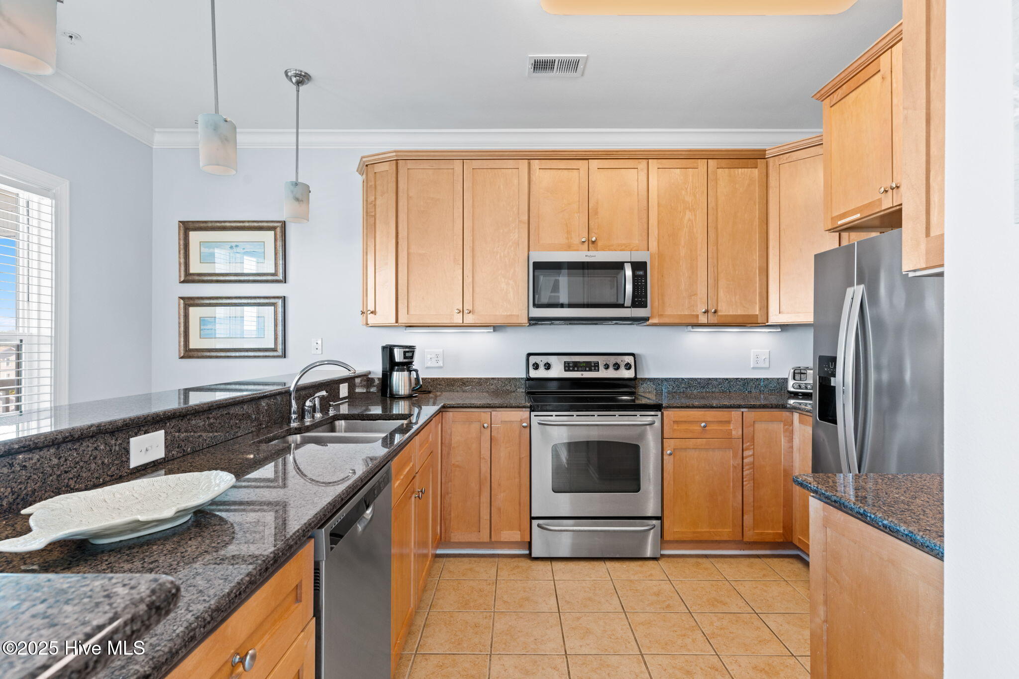 100536833 | Photo 22