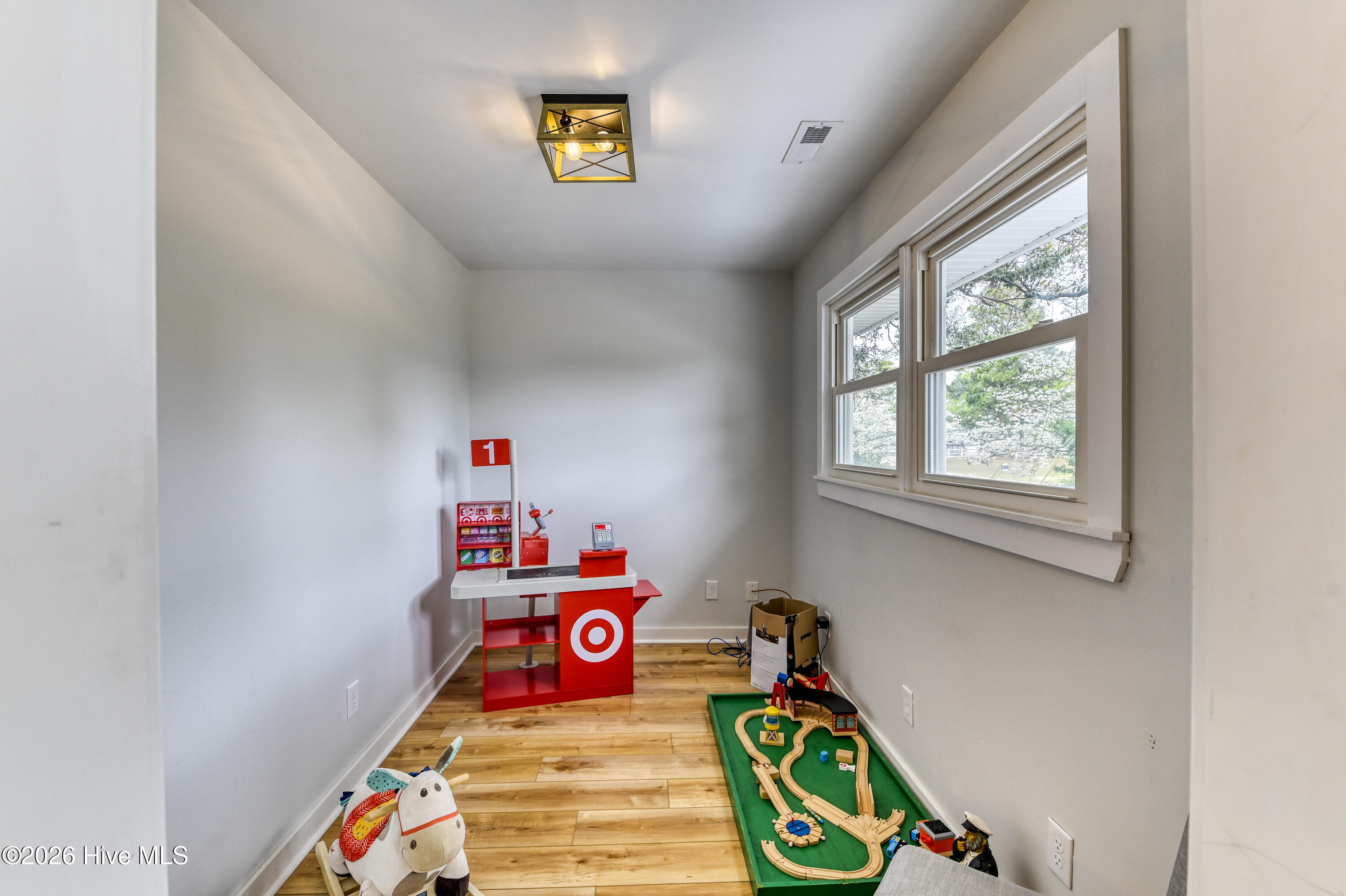 100566355 | Photo 21