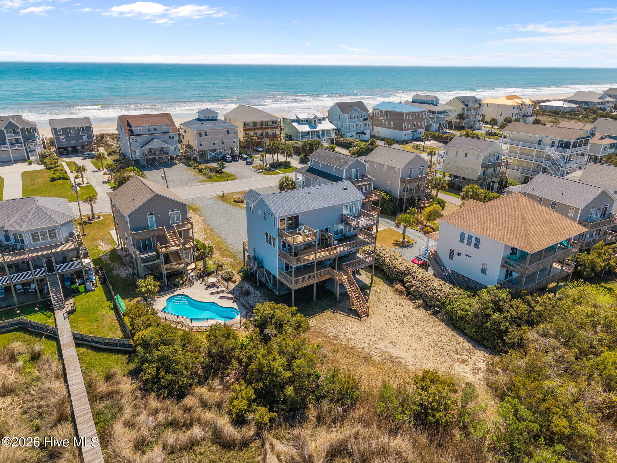 100564989 | Photo 42