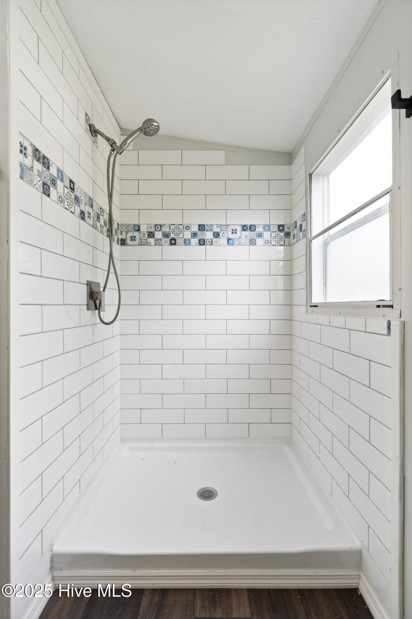 100535614 | Photo 26