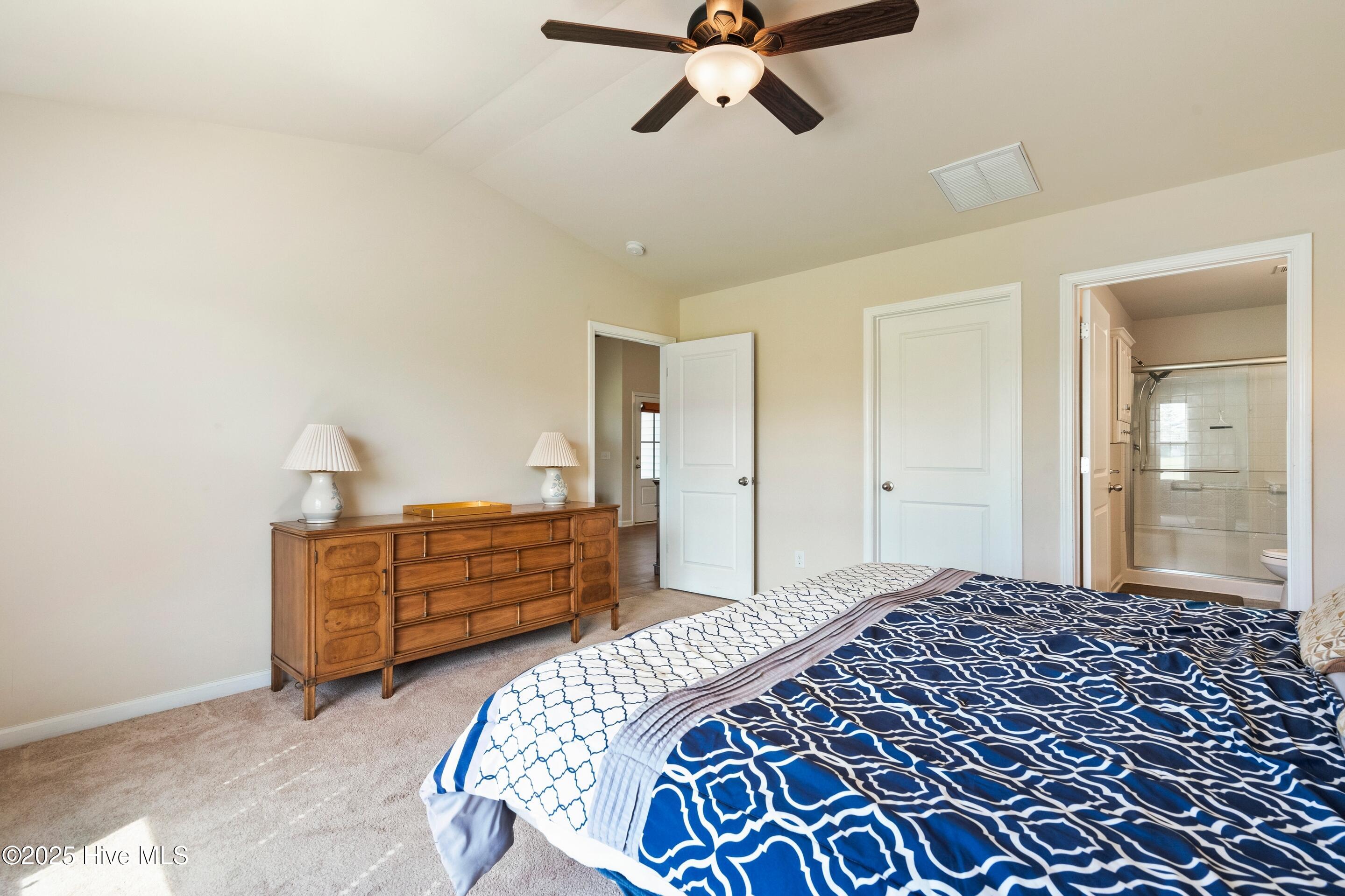 100525343 | Photo 15