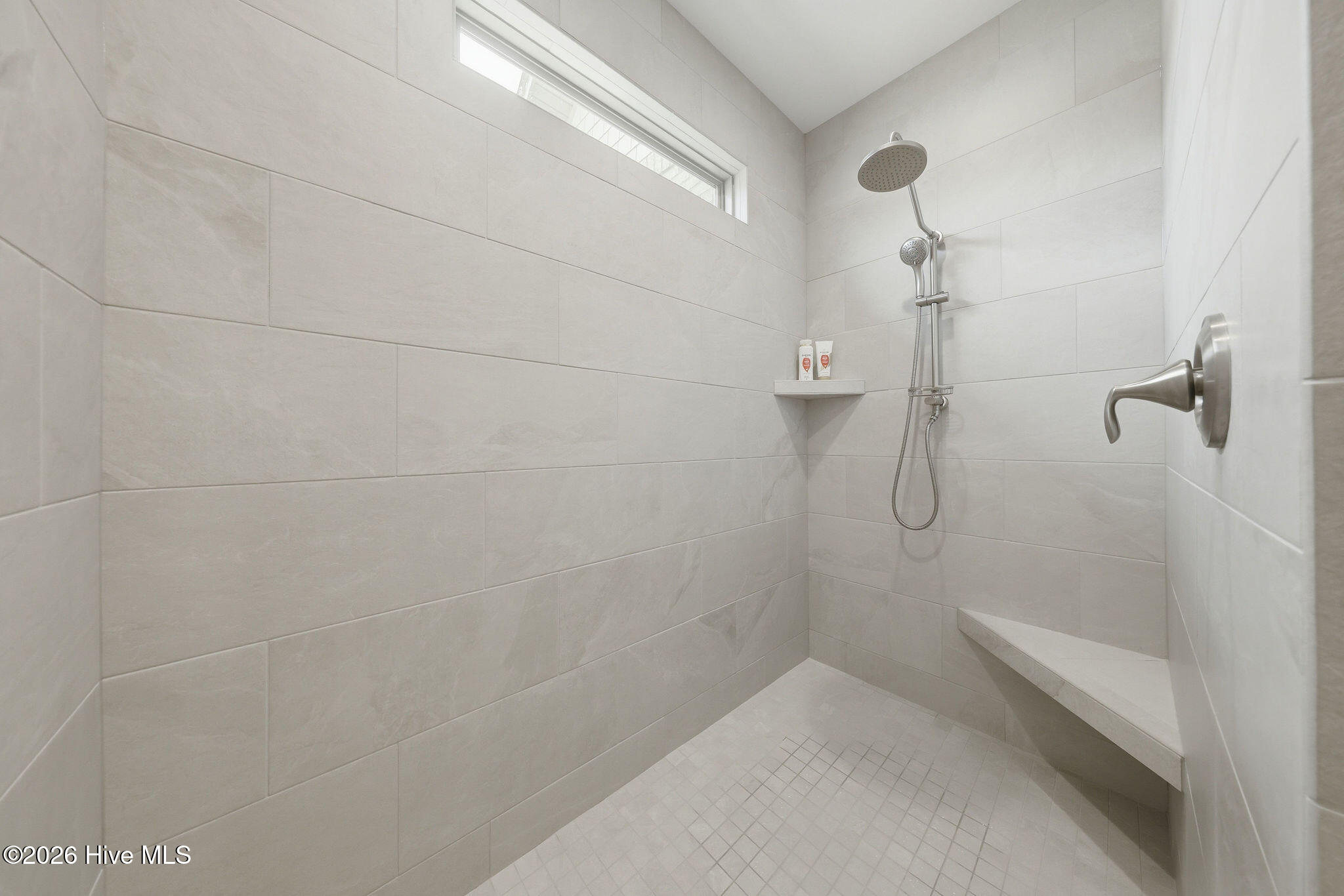 100564849 | Photo 35