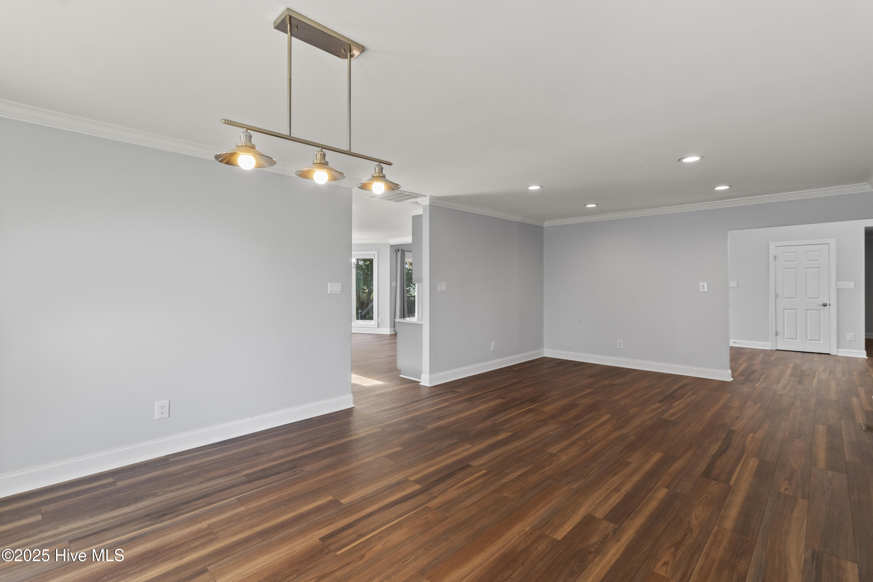 100503584 | Photo 56