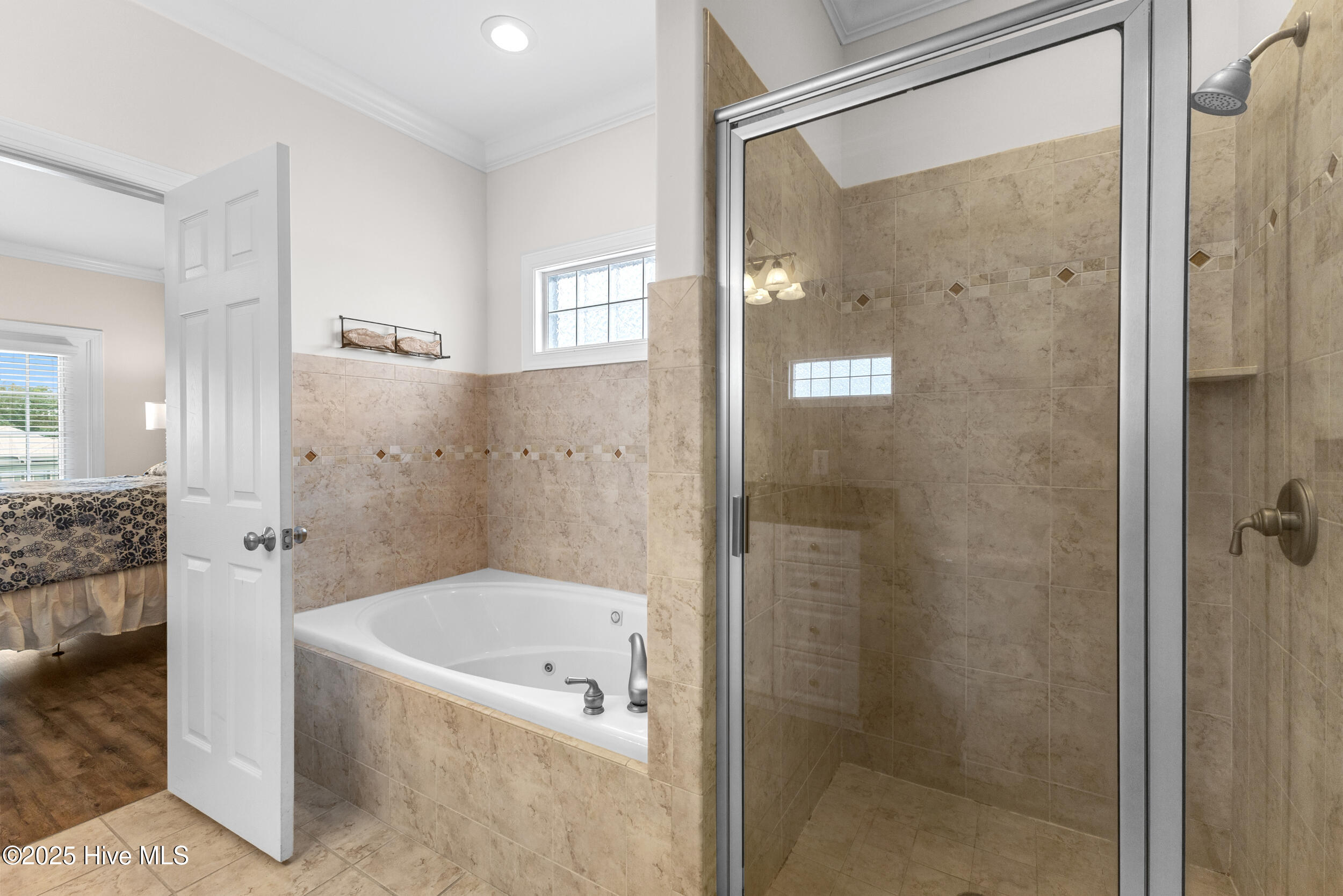 100506404 | Photo 25