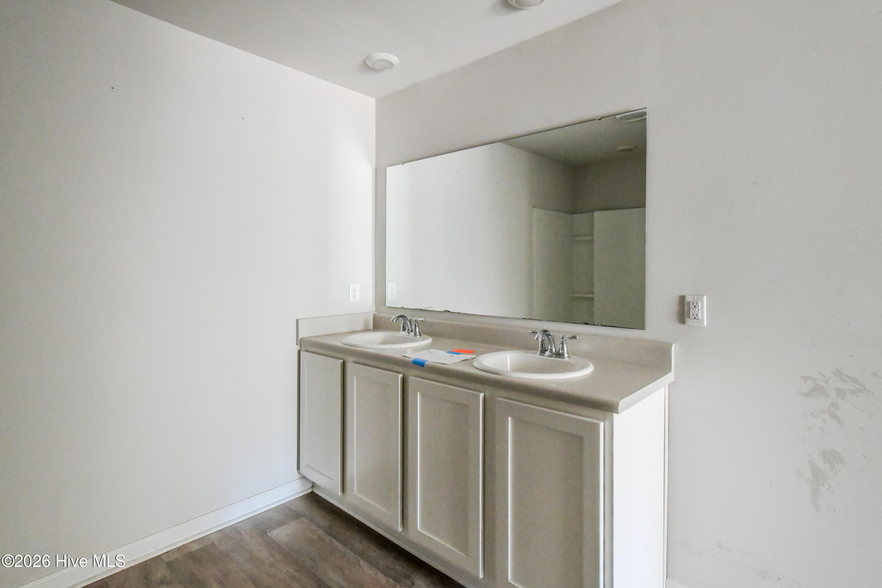 100550996 | Photo 14