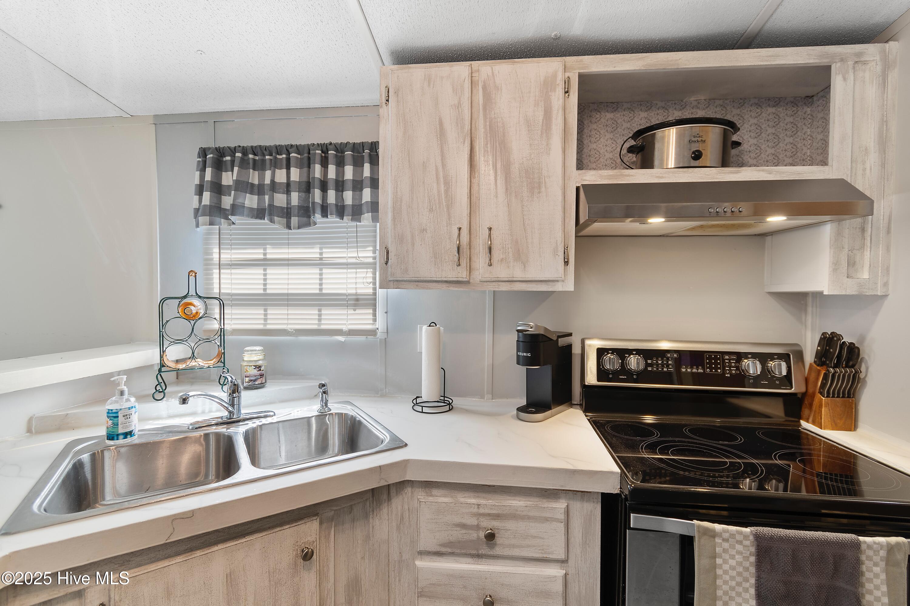 100518587 | Photo 12