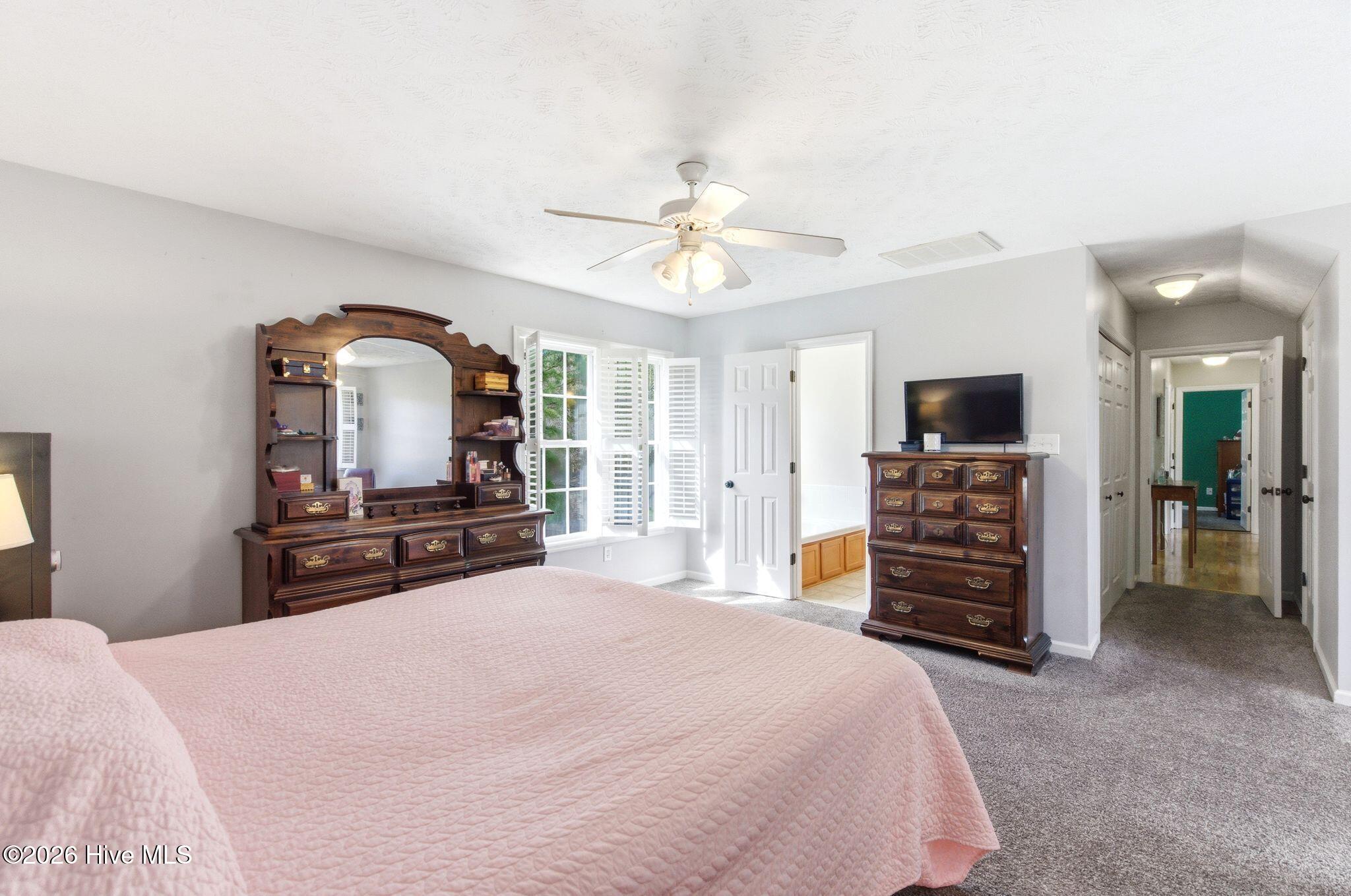 100561408 | Photo 32