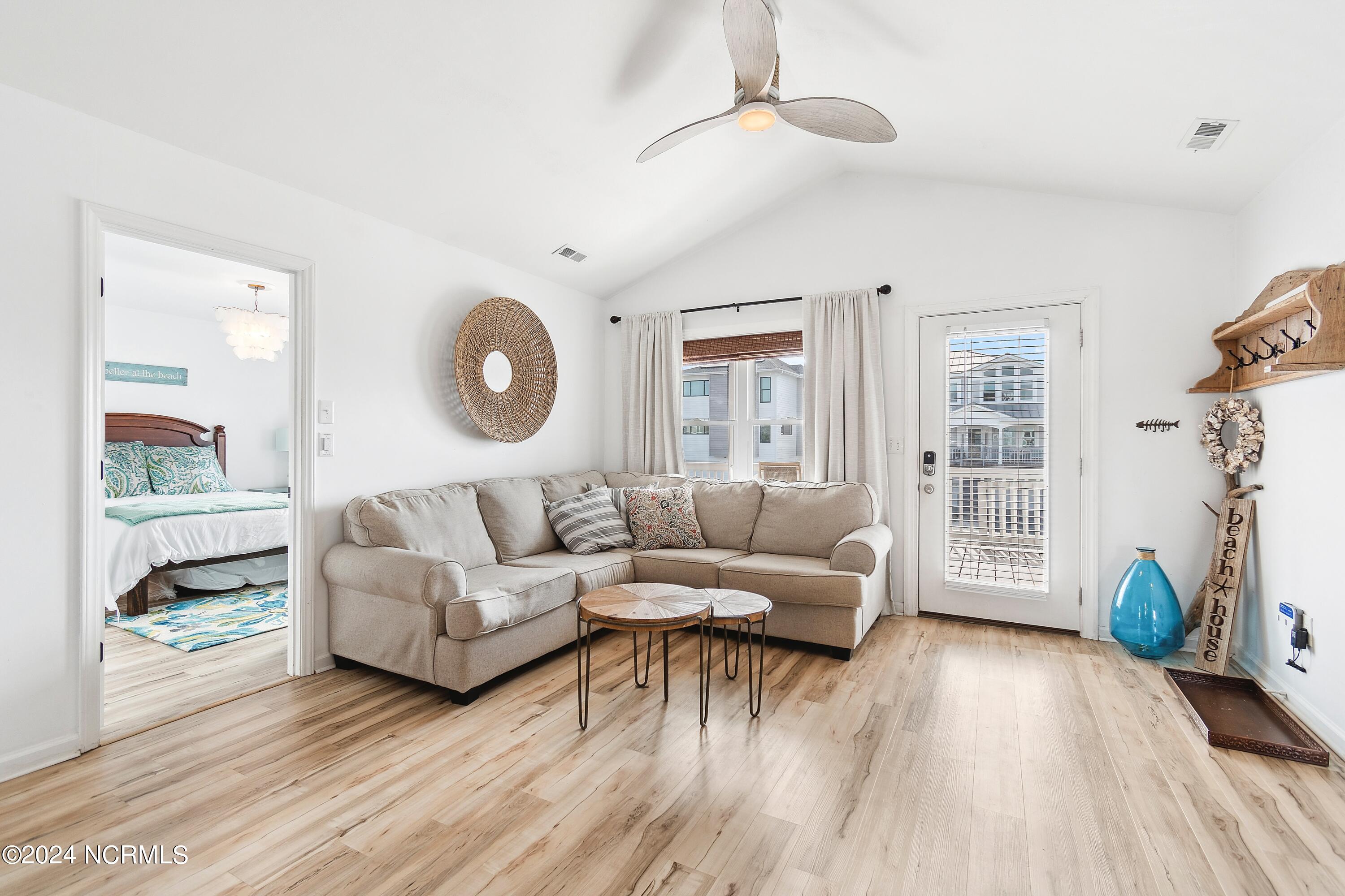 100558410 | Photo 61