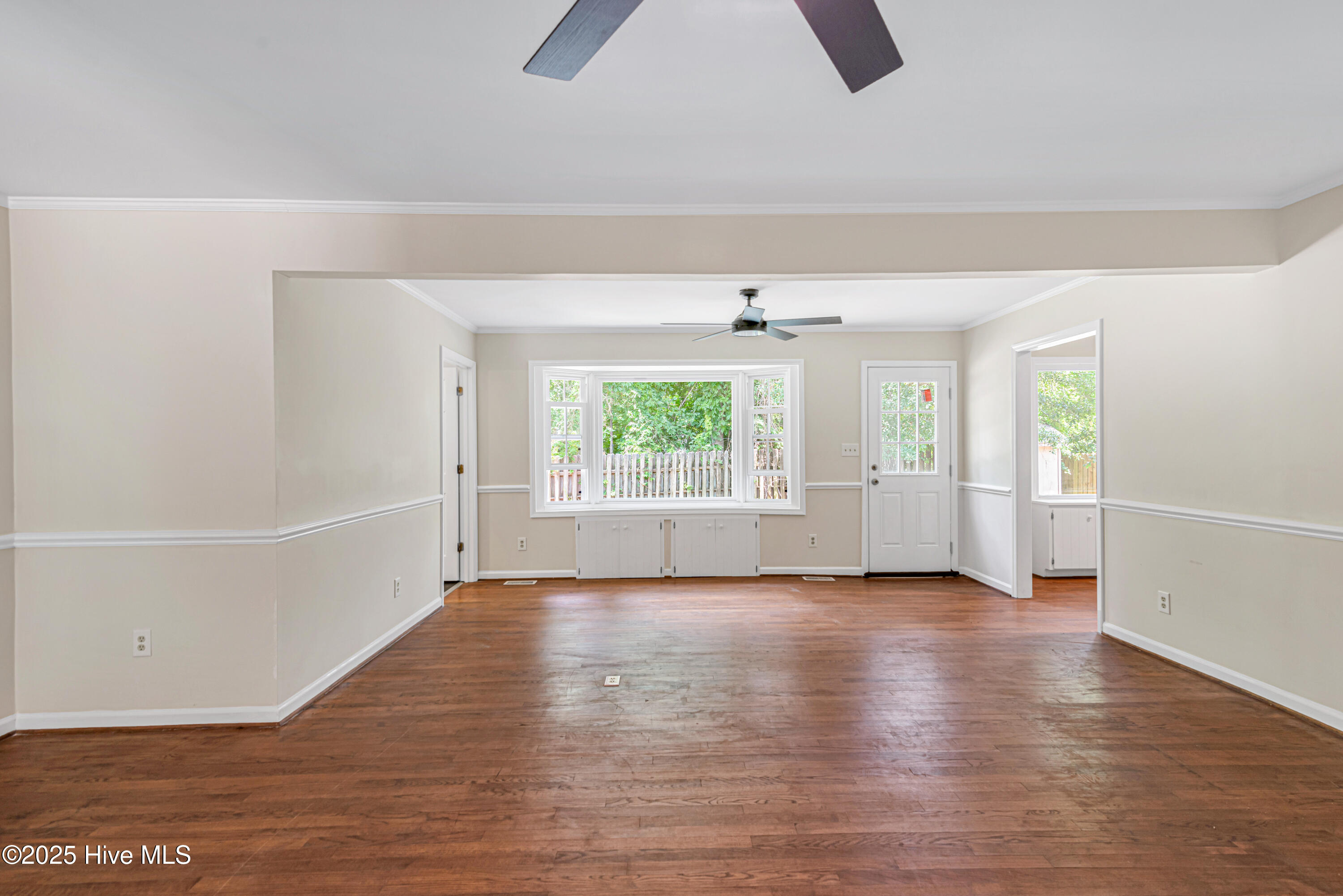 100536398 | Photo 19