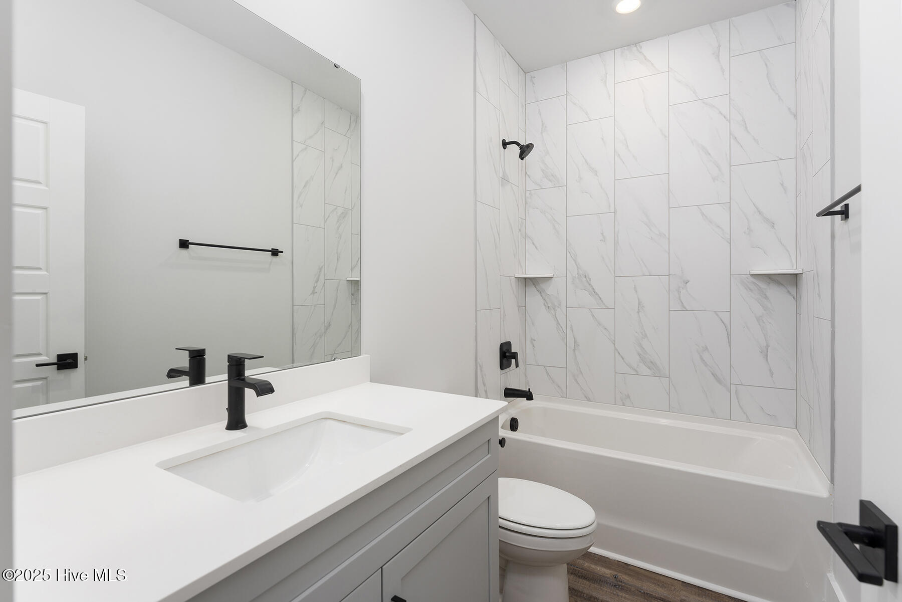 100506465 | Photo 21