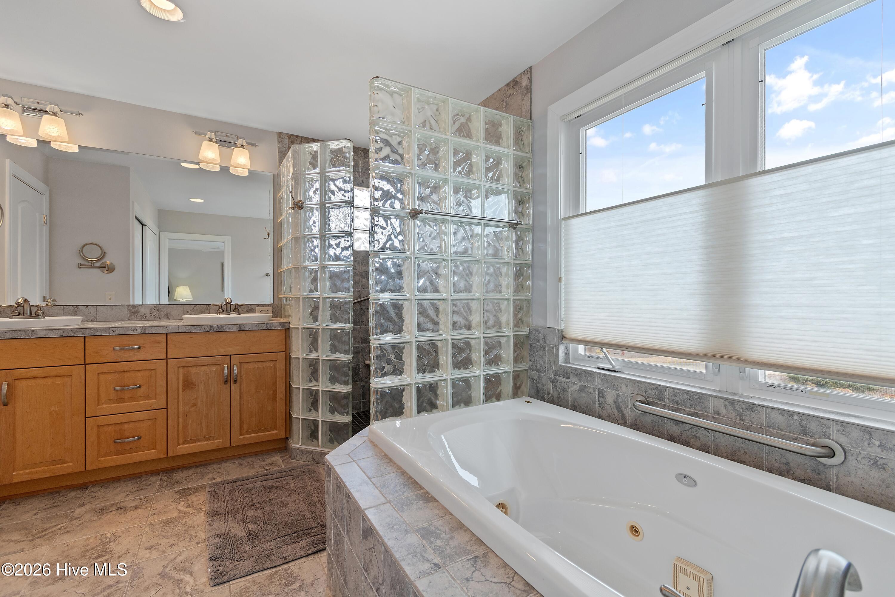 100557427 | Photo 17