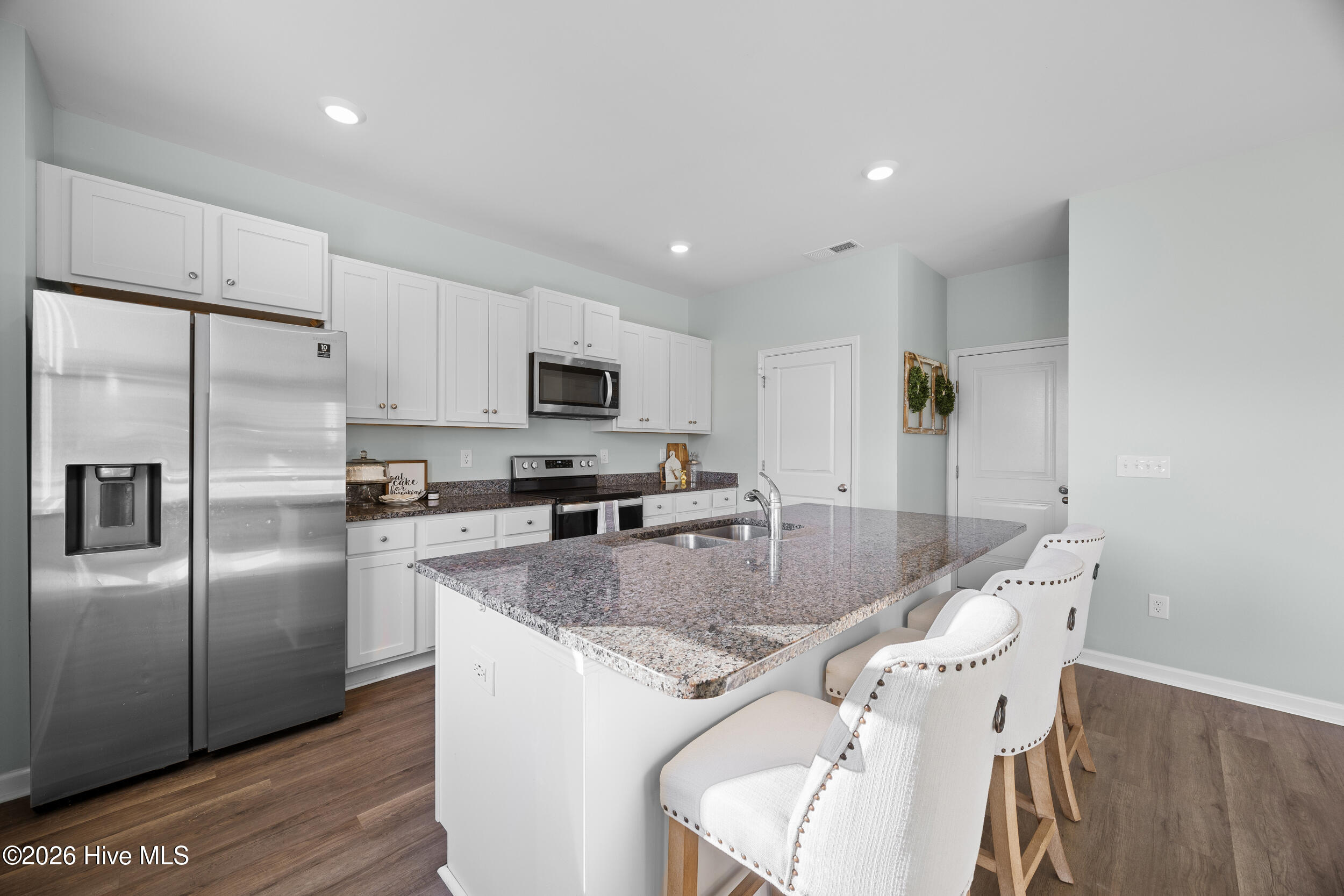 100561836 | Photo 16