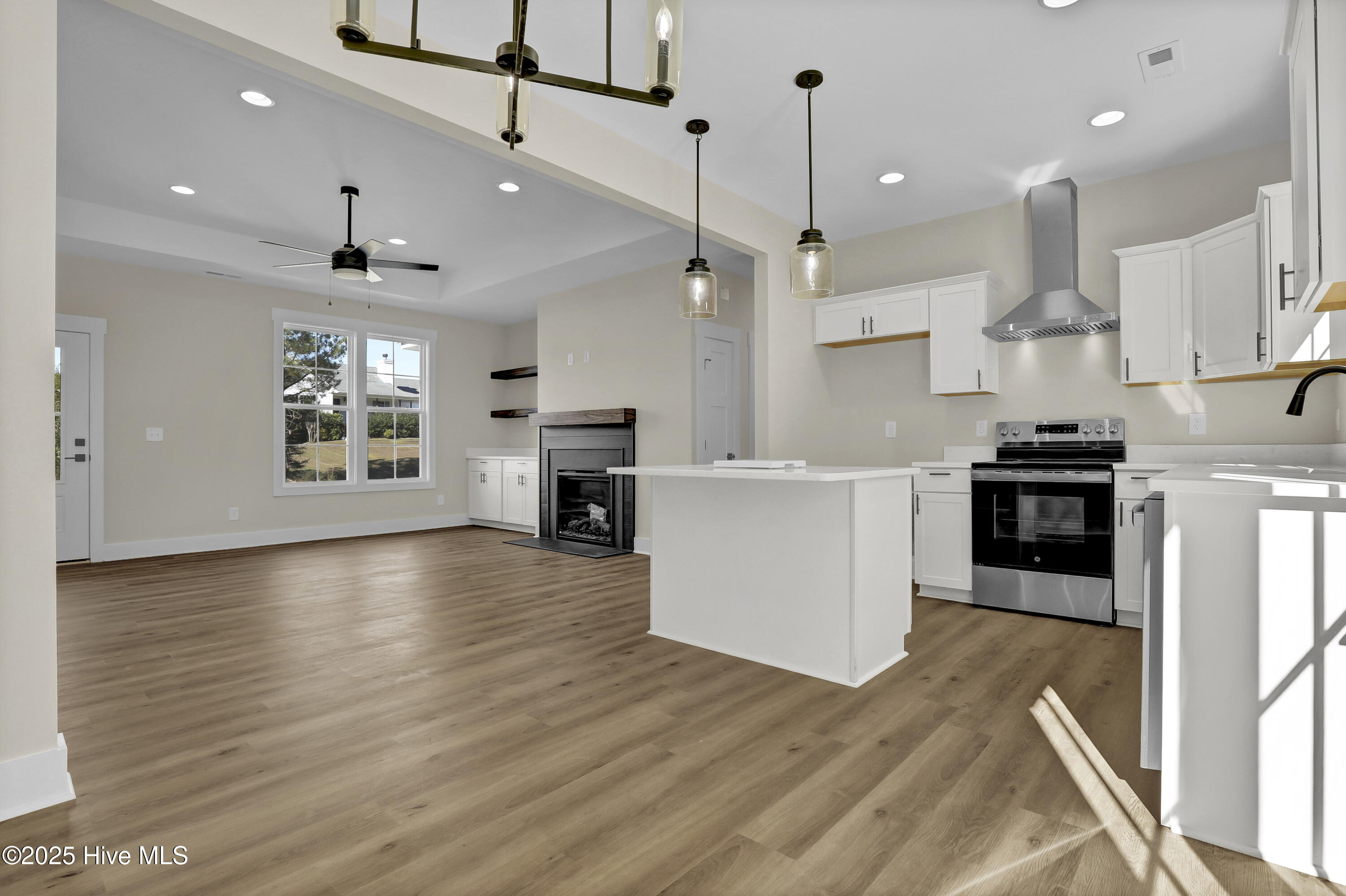 100542406 | Photo 13