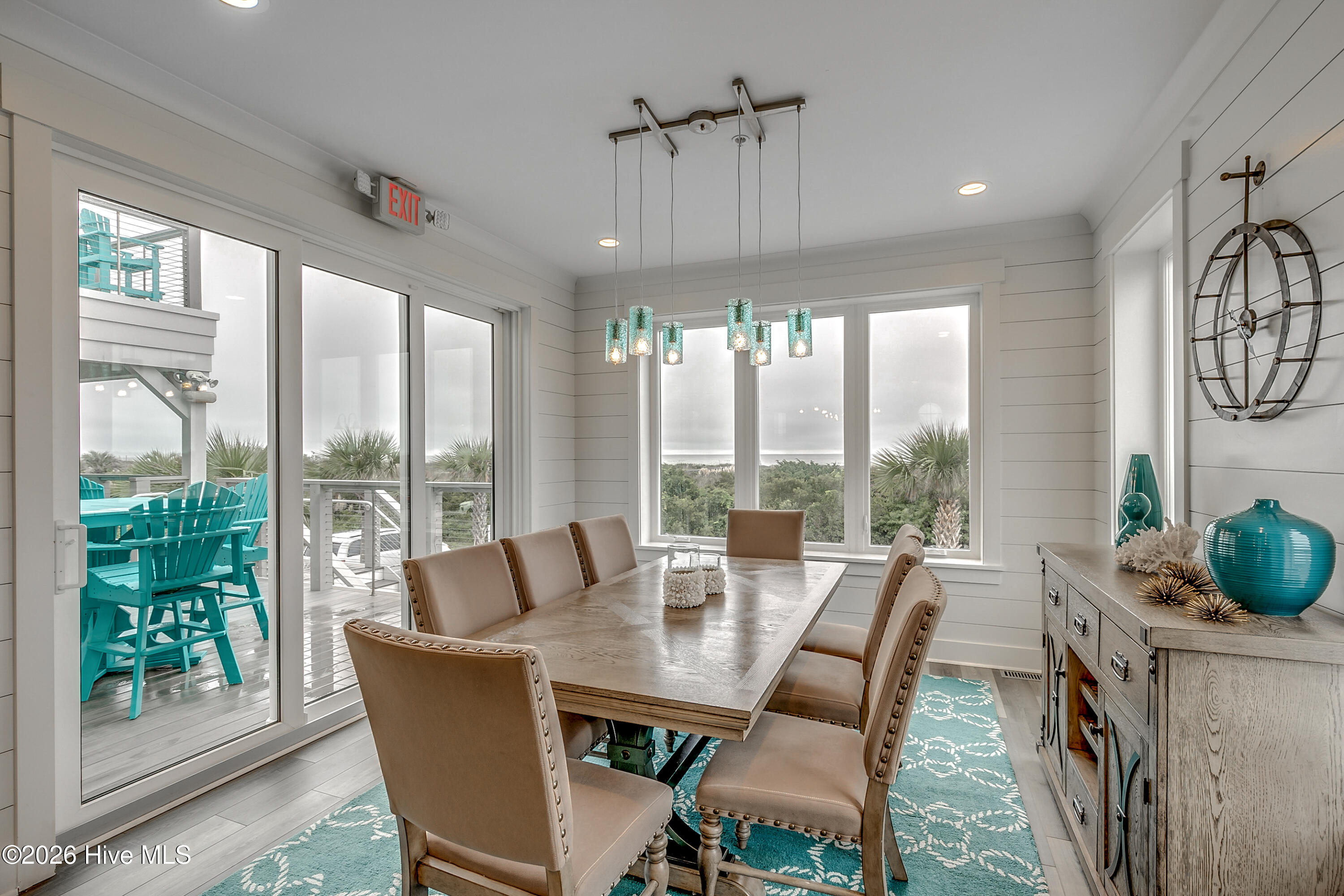 100543615 | Photo 78