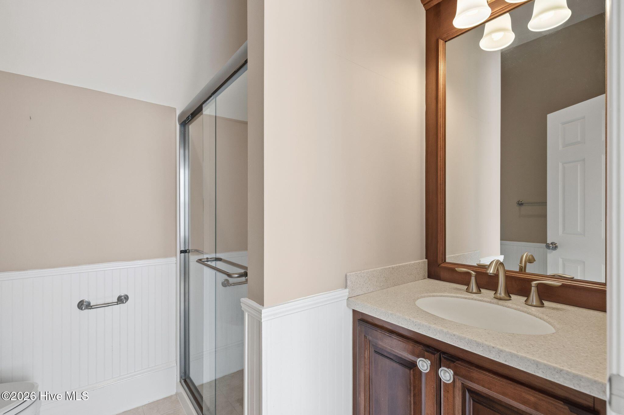 100565083 | Photo 50