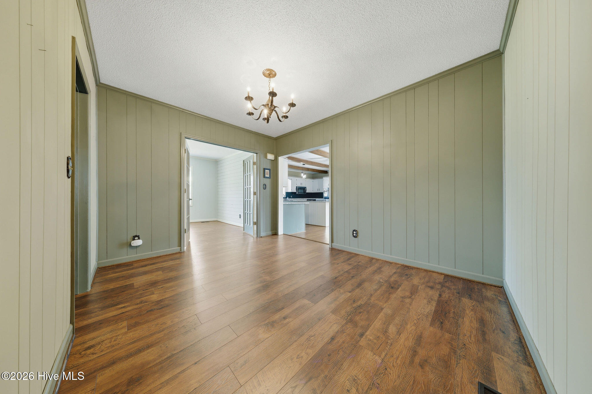 100557788 | Photo 13