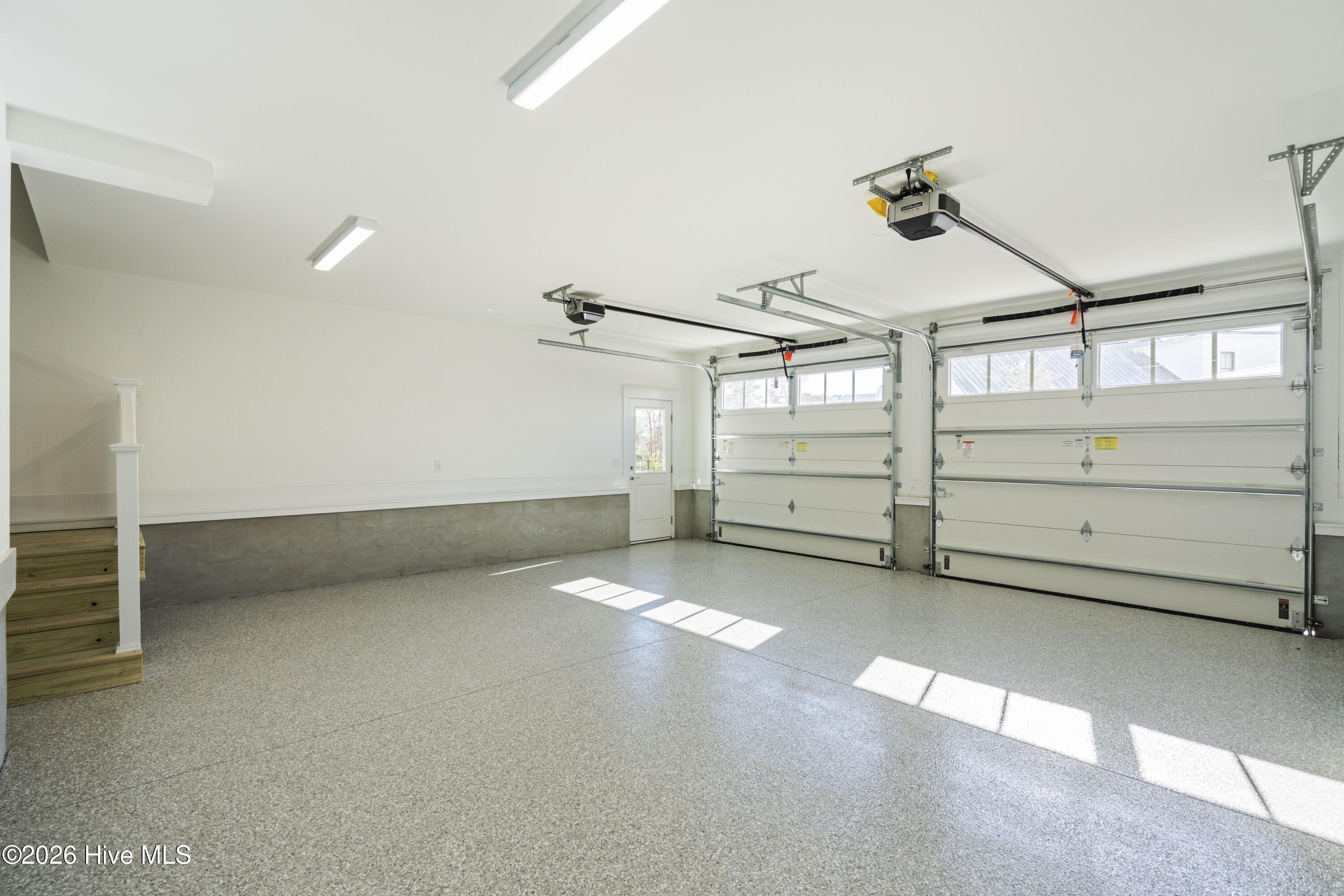 100542273 | Photo 15