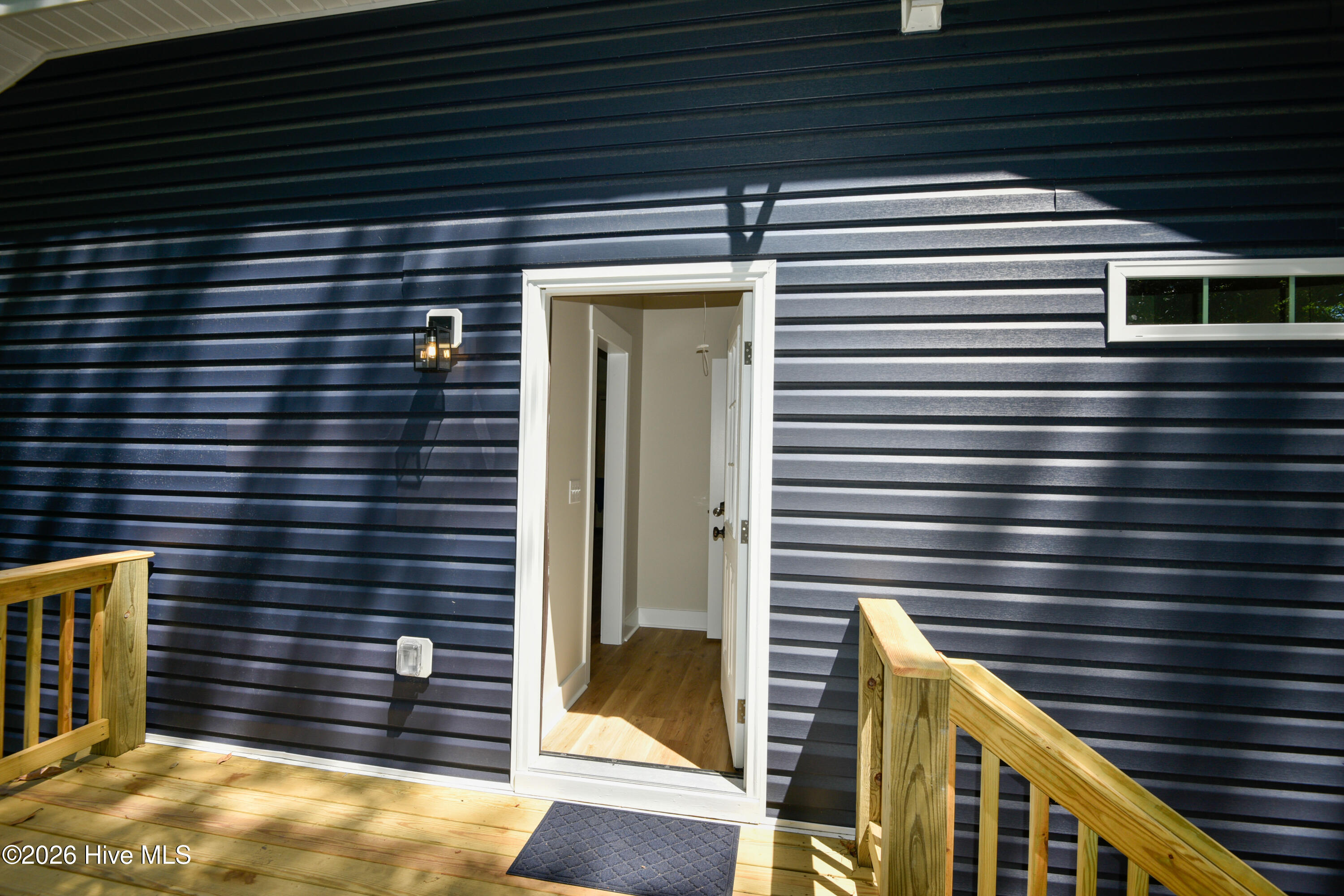 100569320 | Photo 64