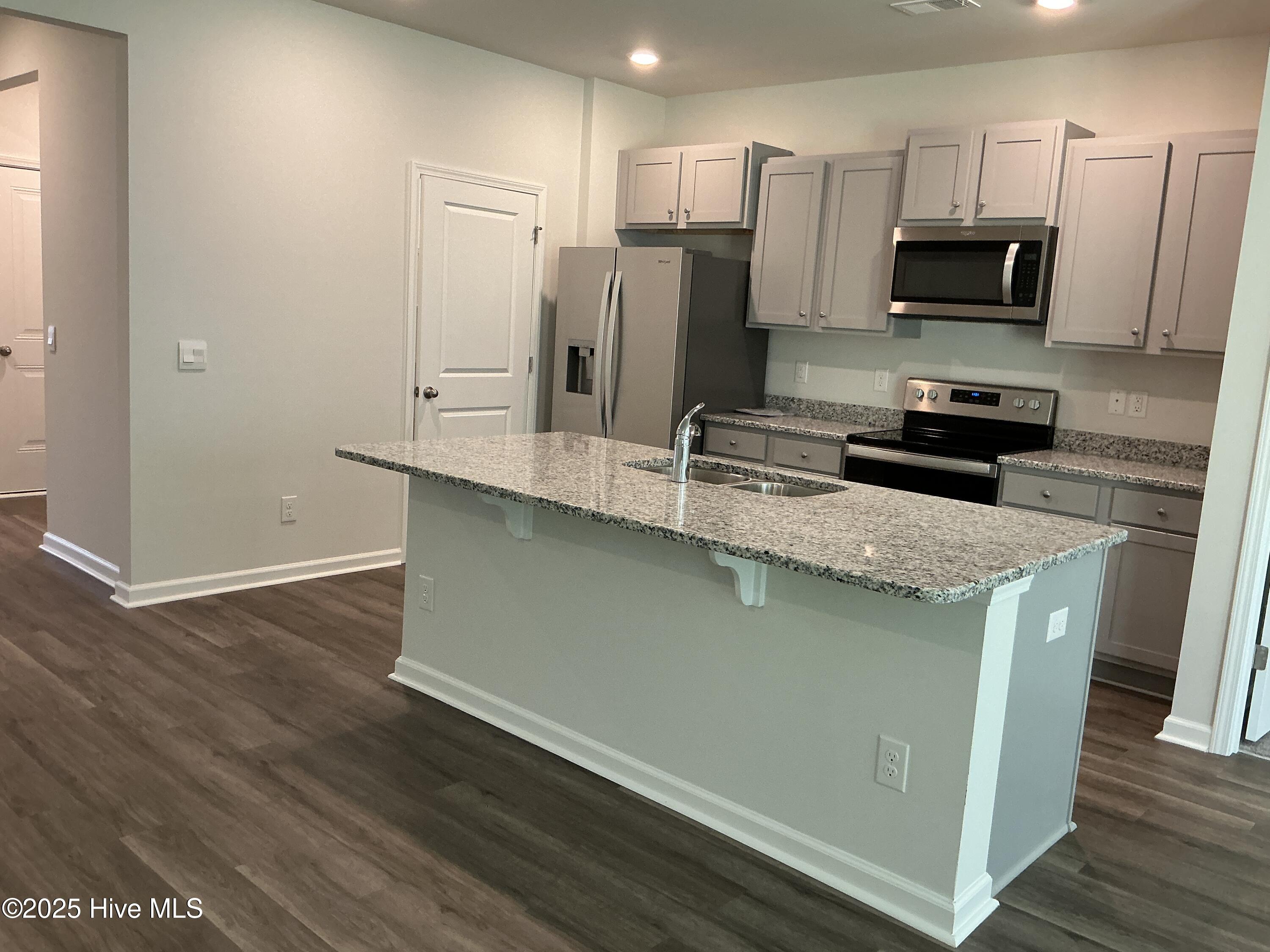 100524327 | Photo 10