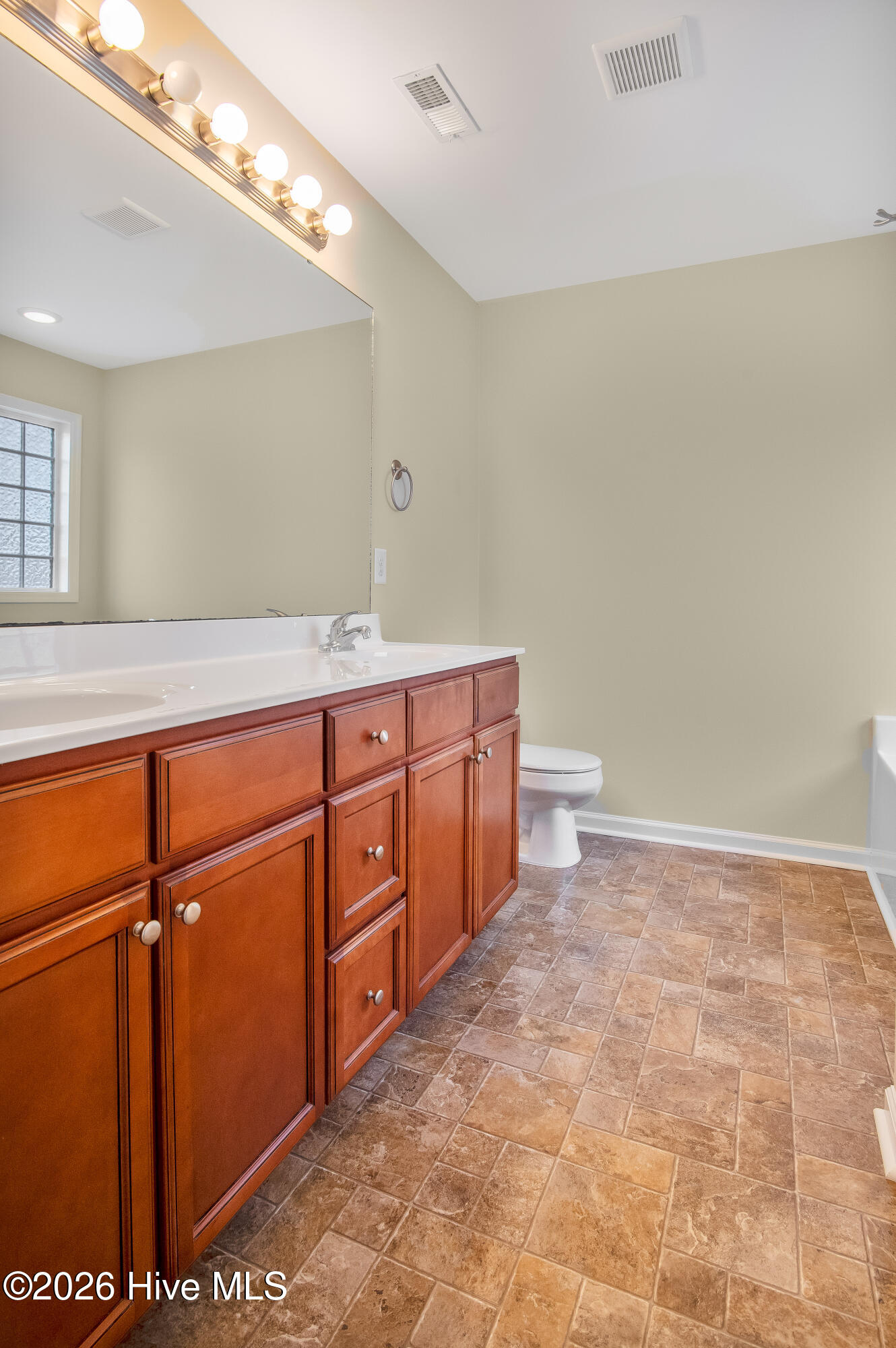 100545678 | Photo 35