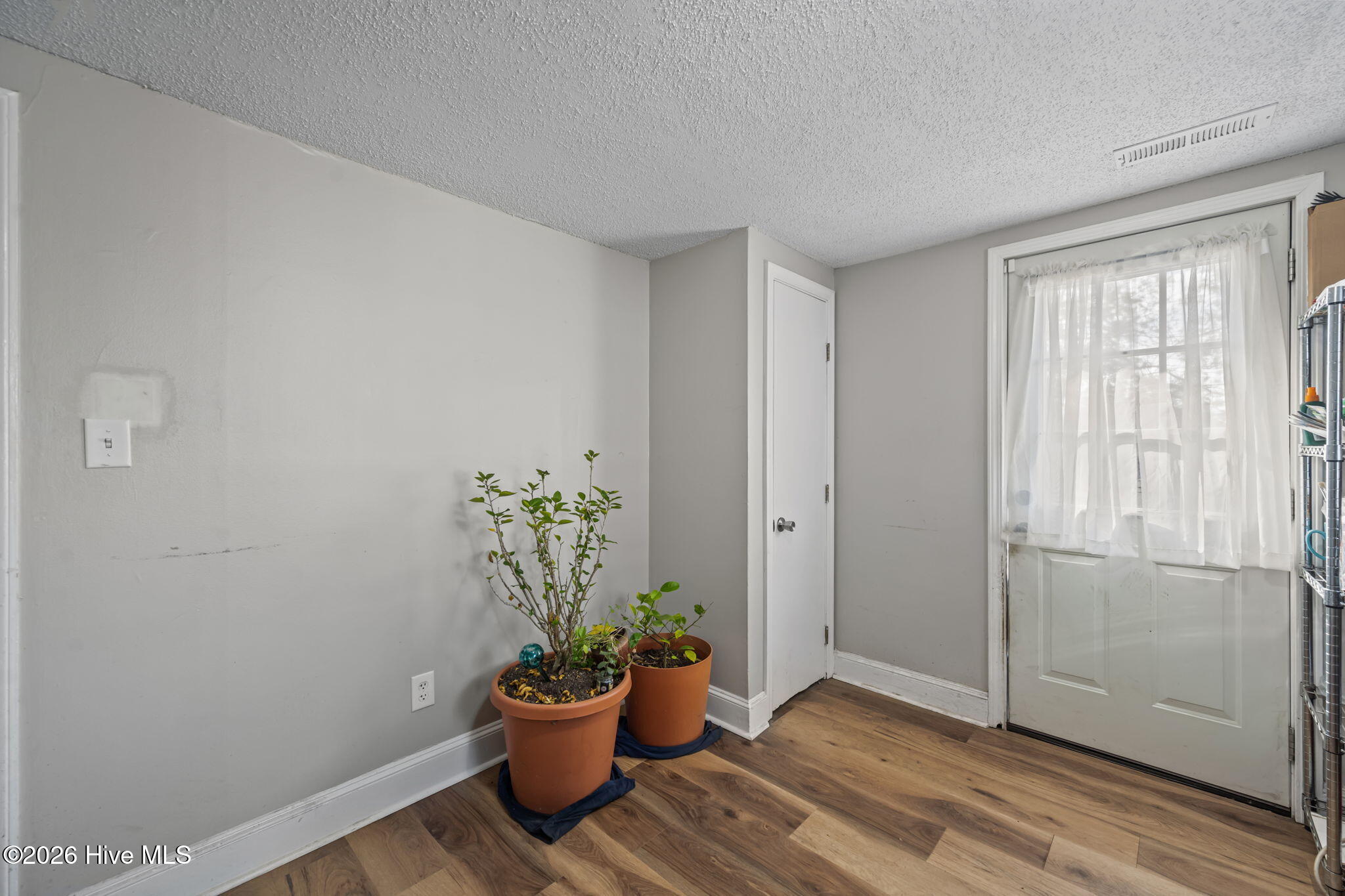 100549332 | Photo 16