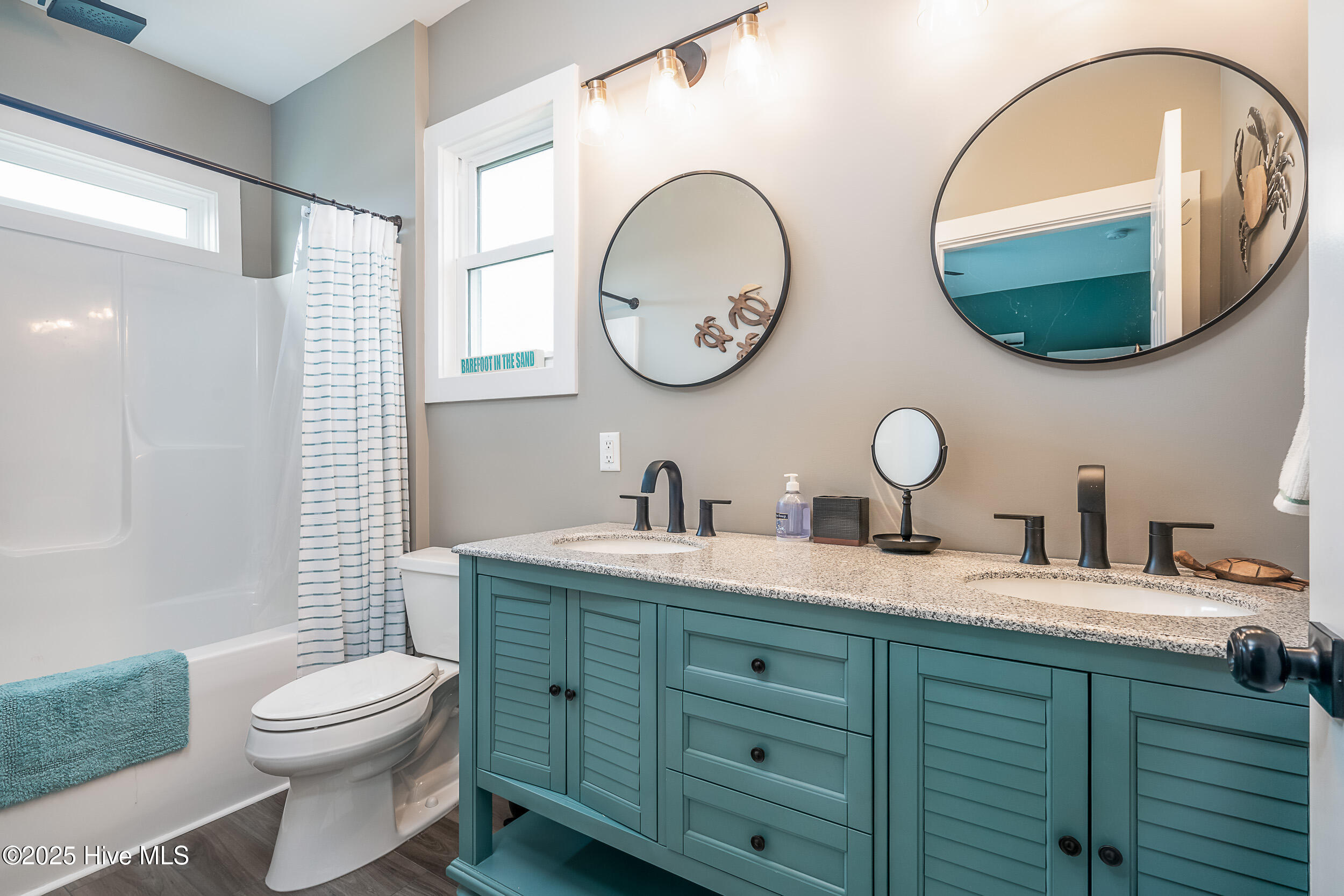 100524208 | Photo 38