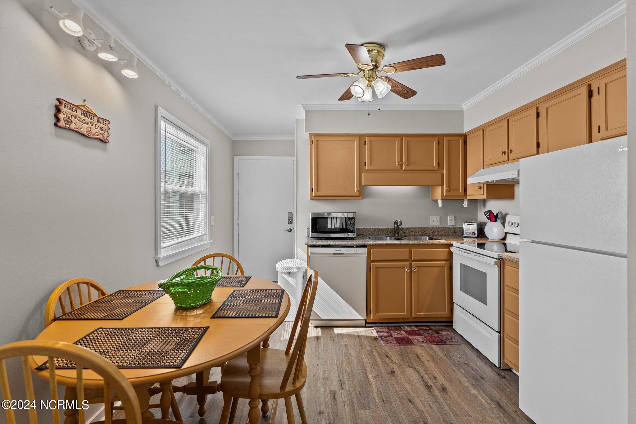 1404 Canal Drive Apt 17, Carolina Beach, NC 28428 – photo 11: 4-web-or-mls-BTS08387