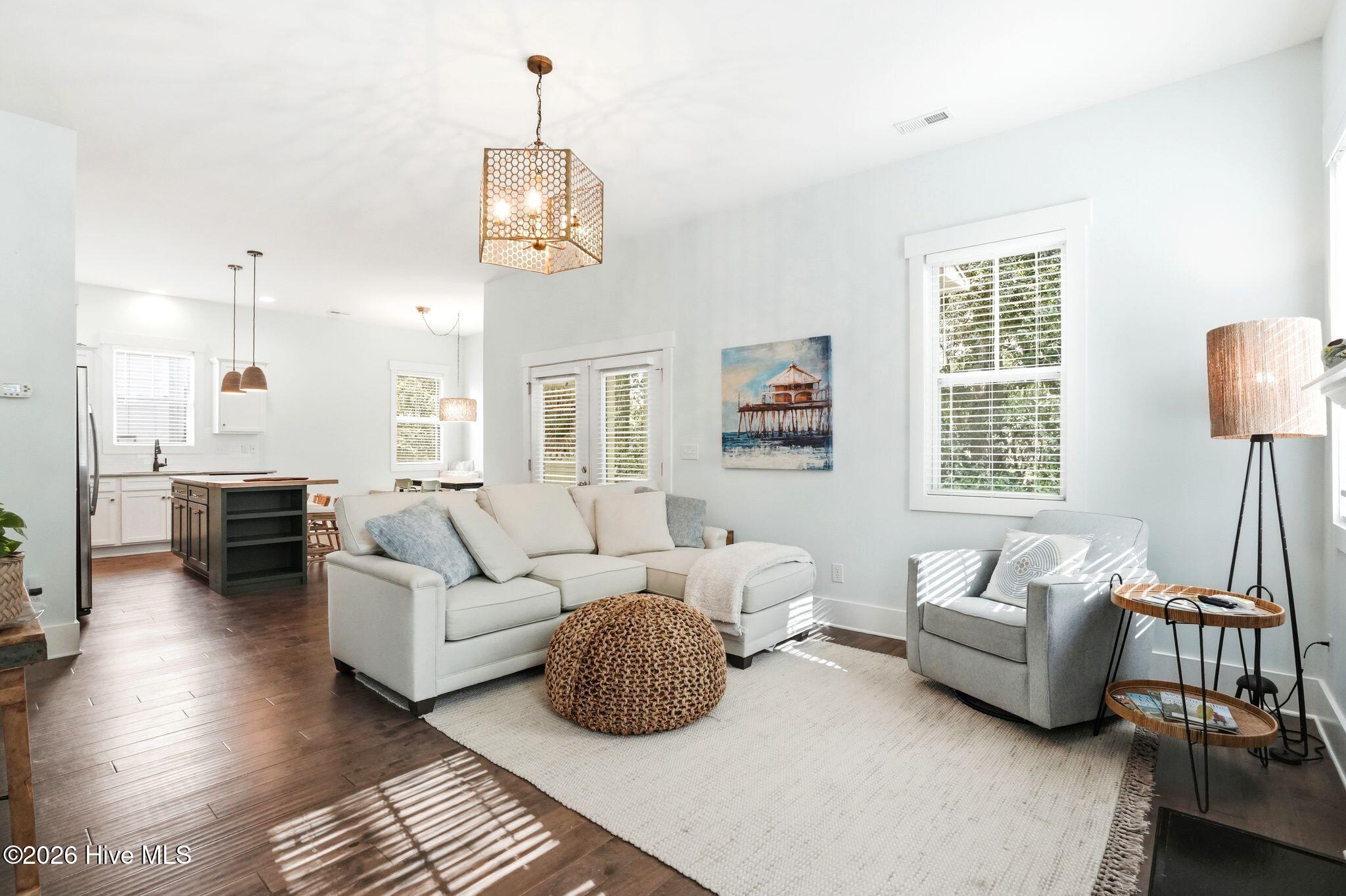 100565220 | Photo 12