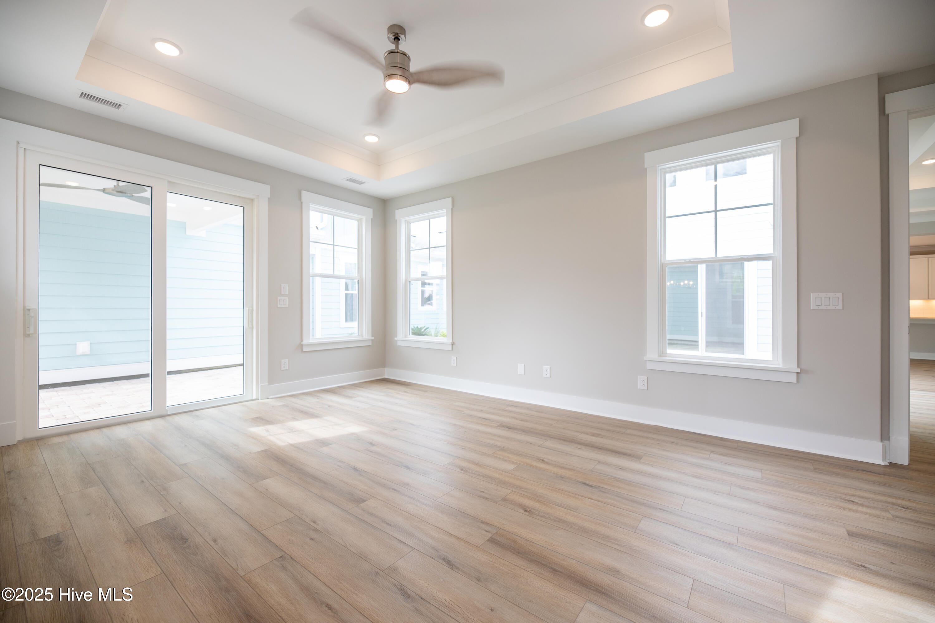 100521268 | Photo 15