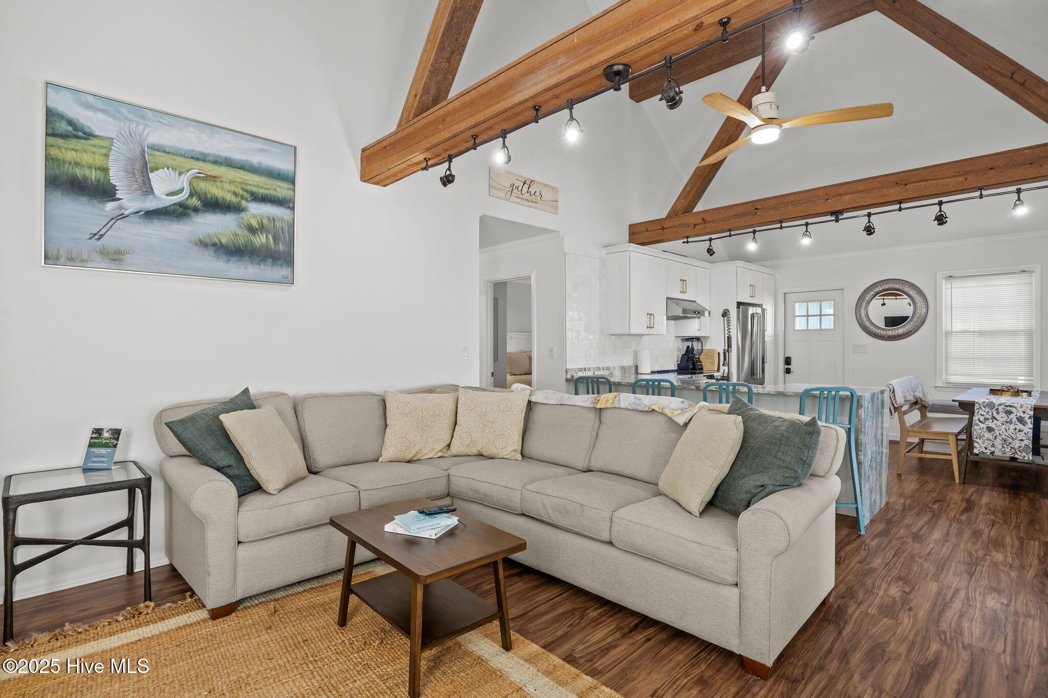 100545824 | Photo 11