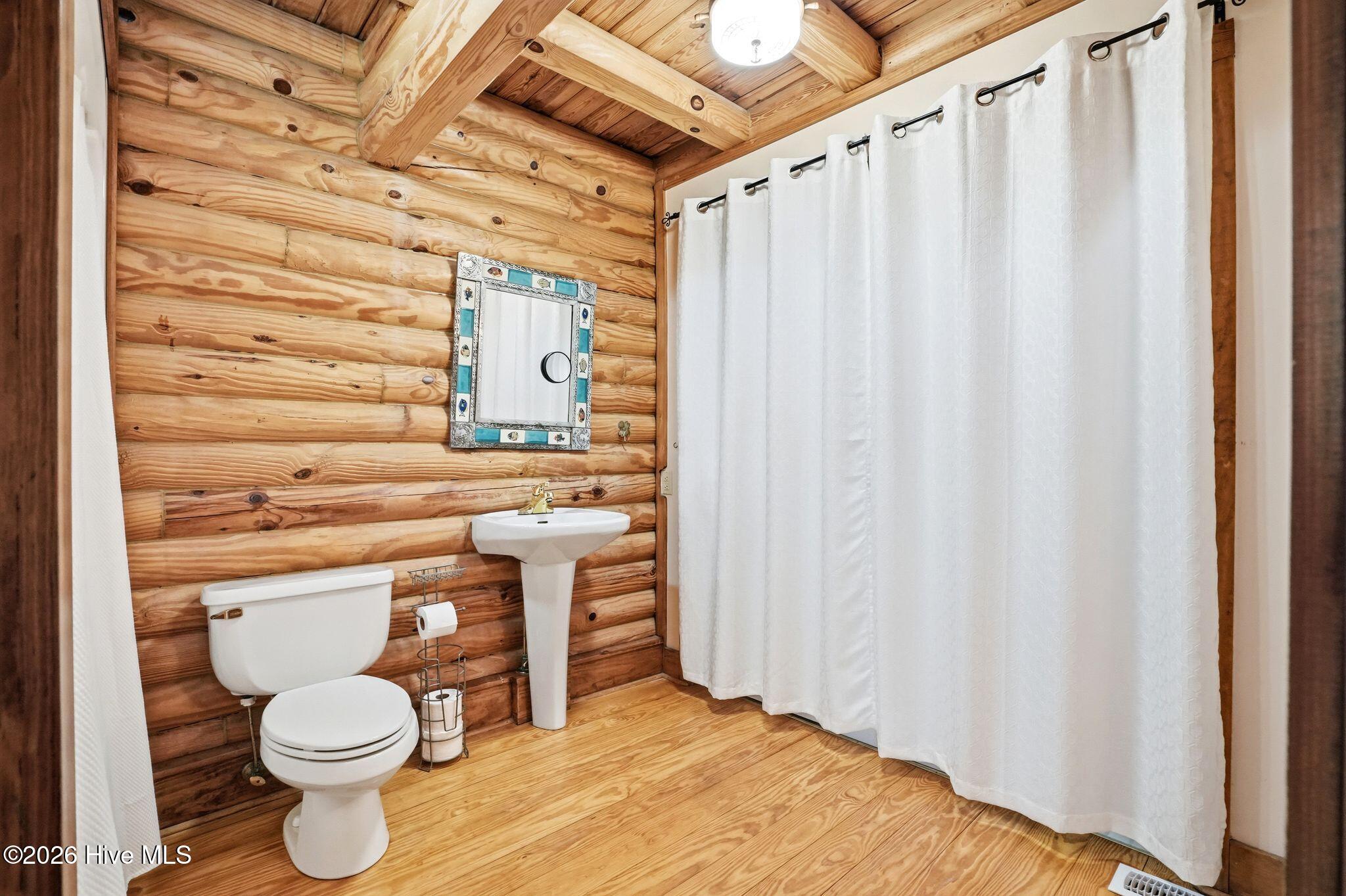 100565055 | Photo 34