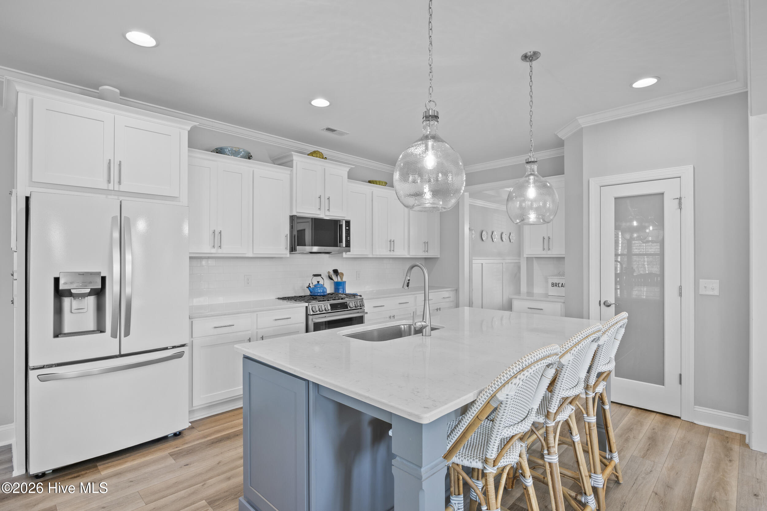 100570298 | Photo 18