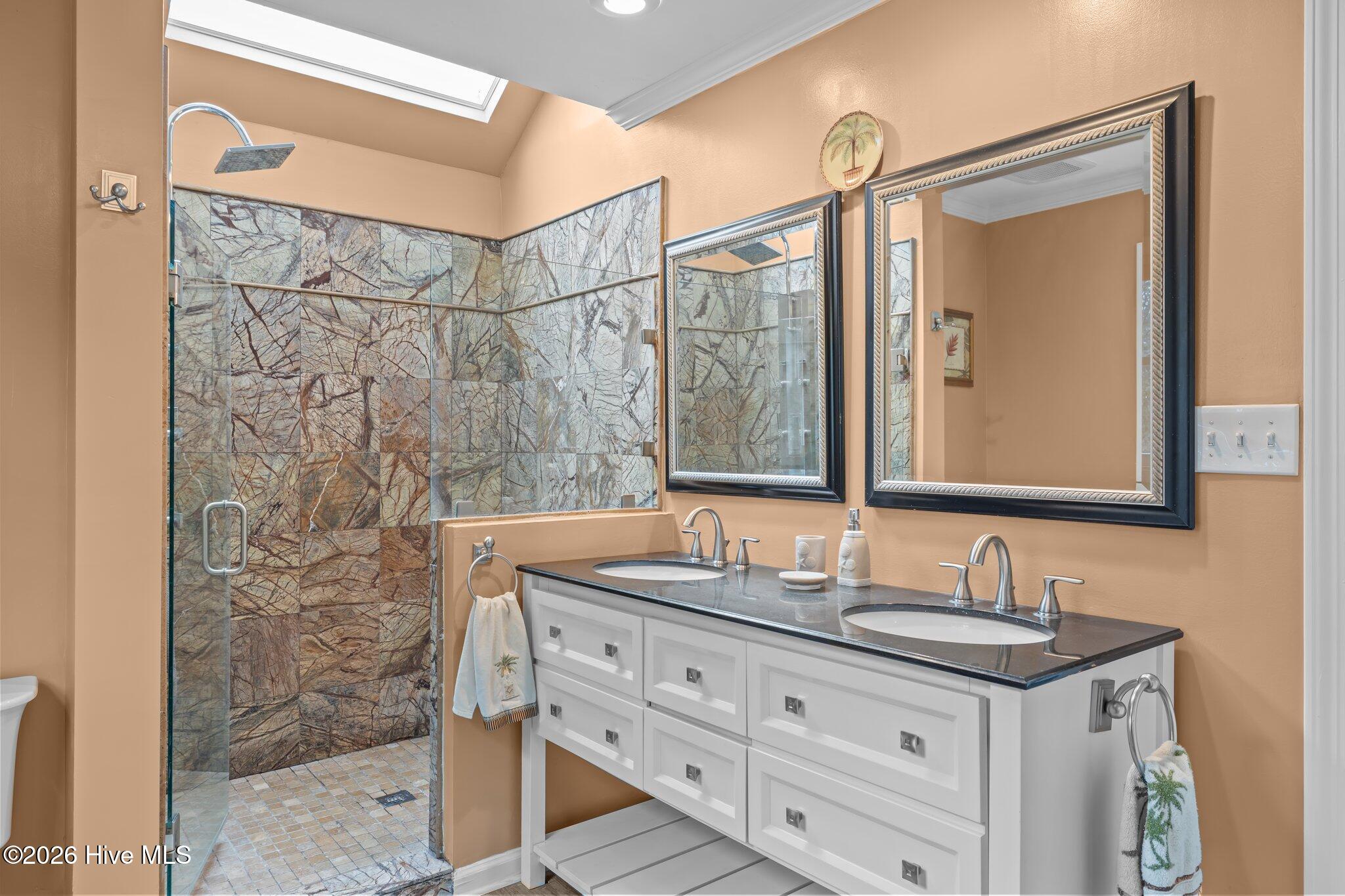 100565802 | Photo 16