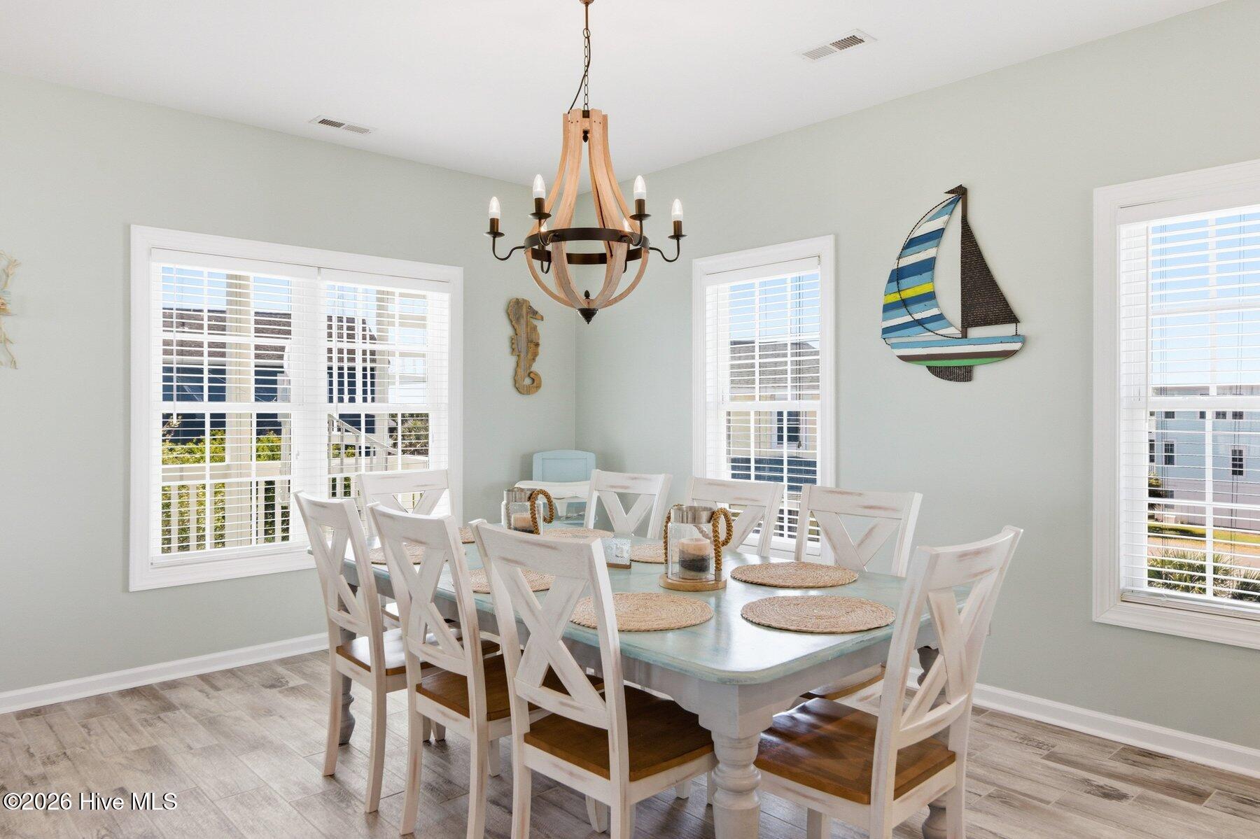 100570503 | Photo 15