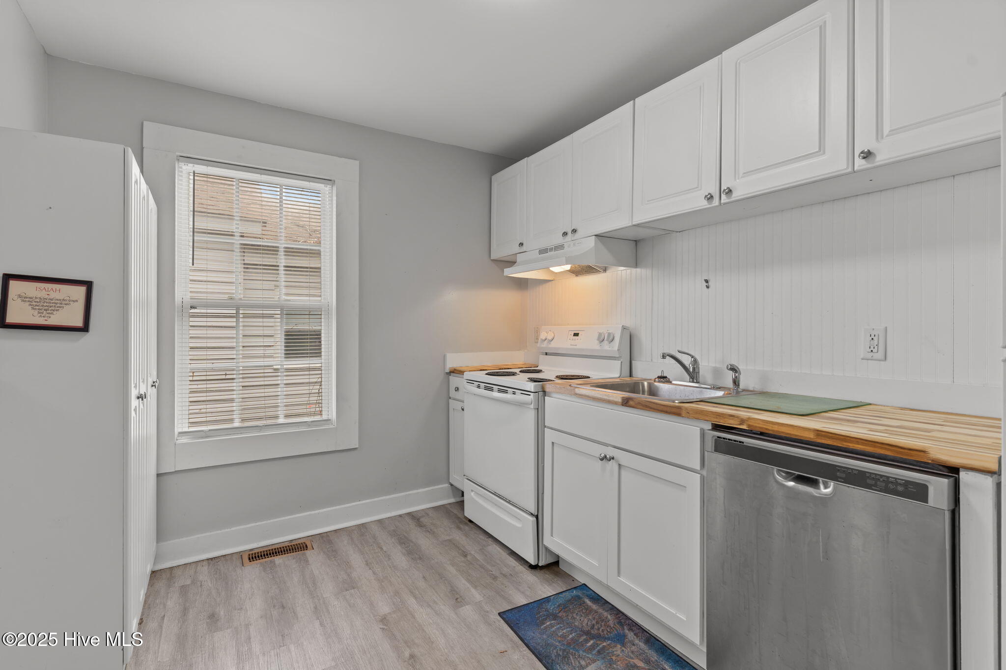 100542982 | Photo 22