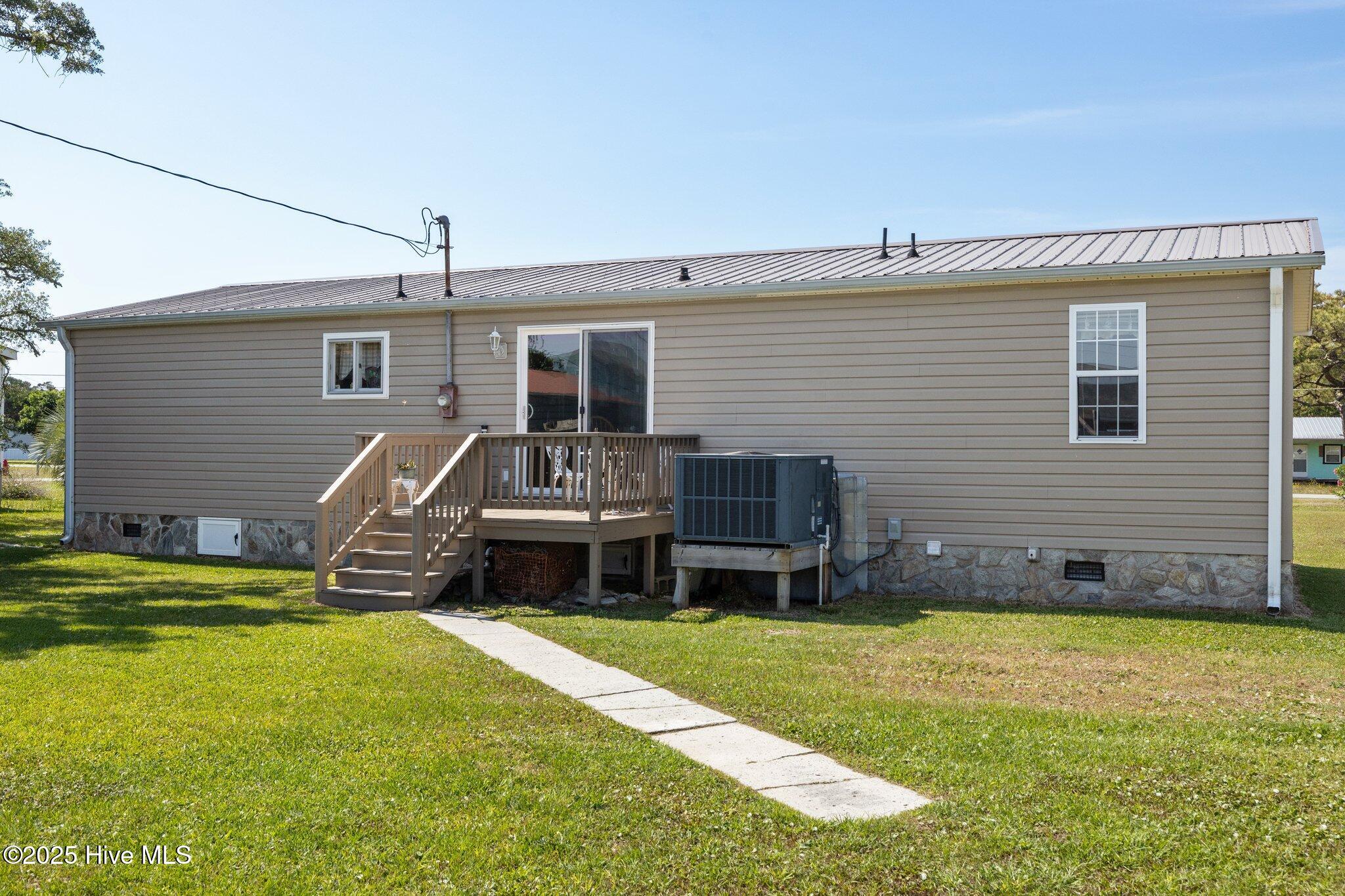 139 Diamond City Drive, Harkers Island, NC, 28531