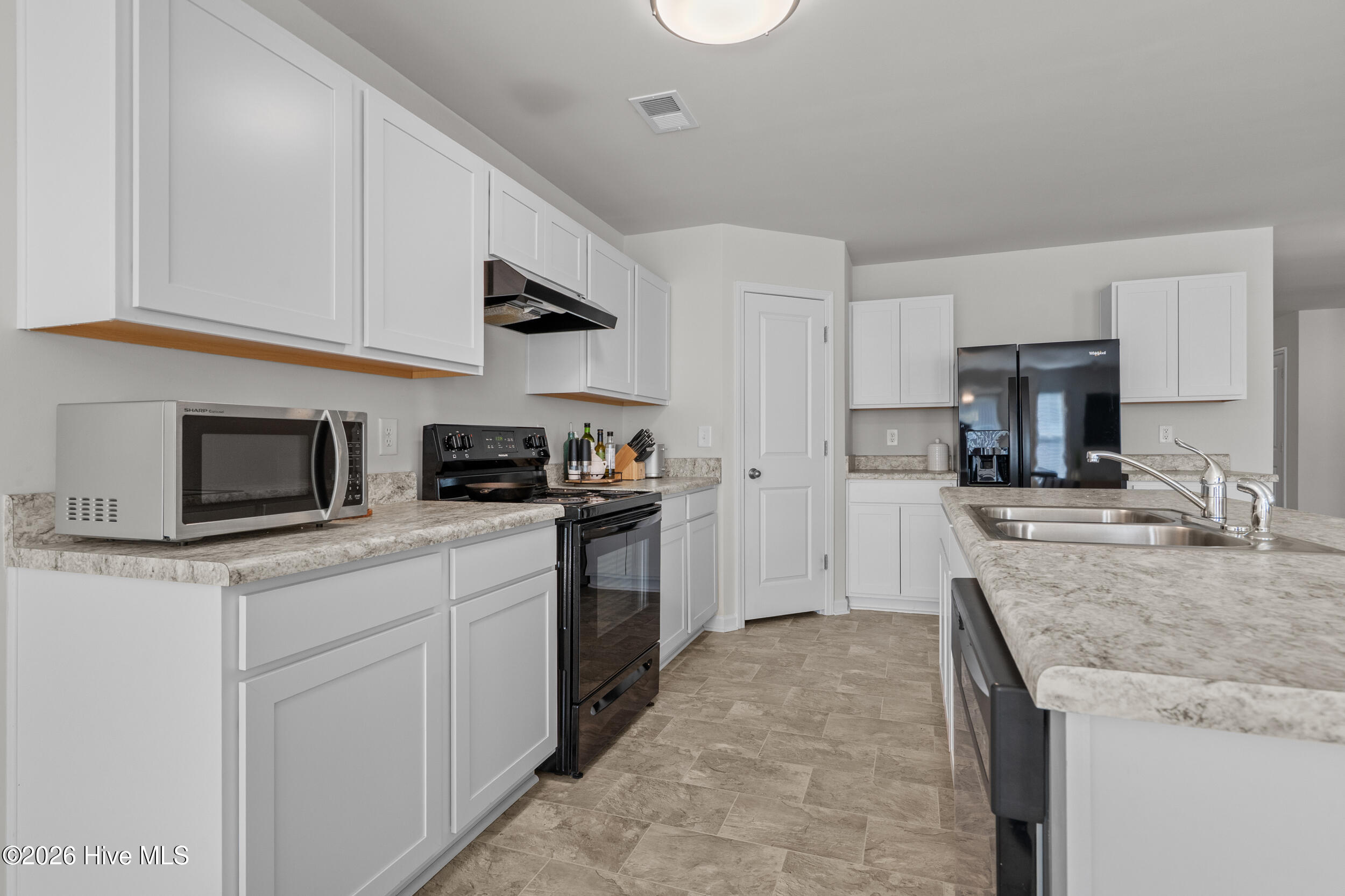 100559429 | Photo 13