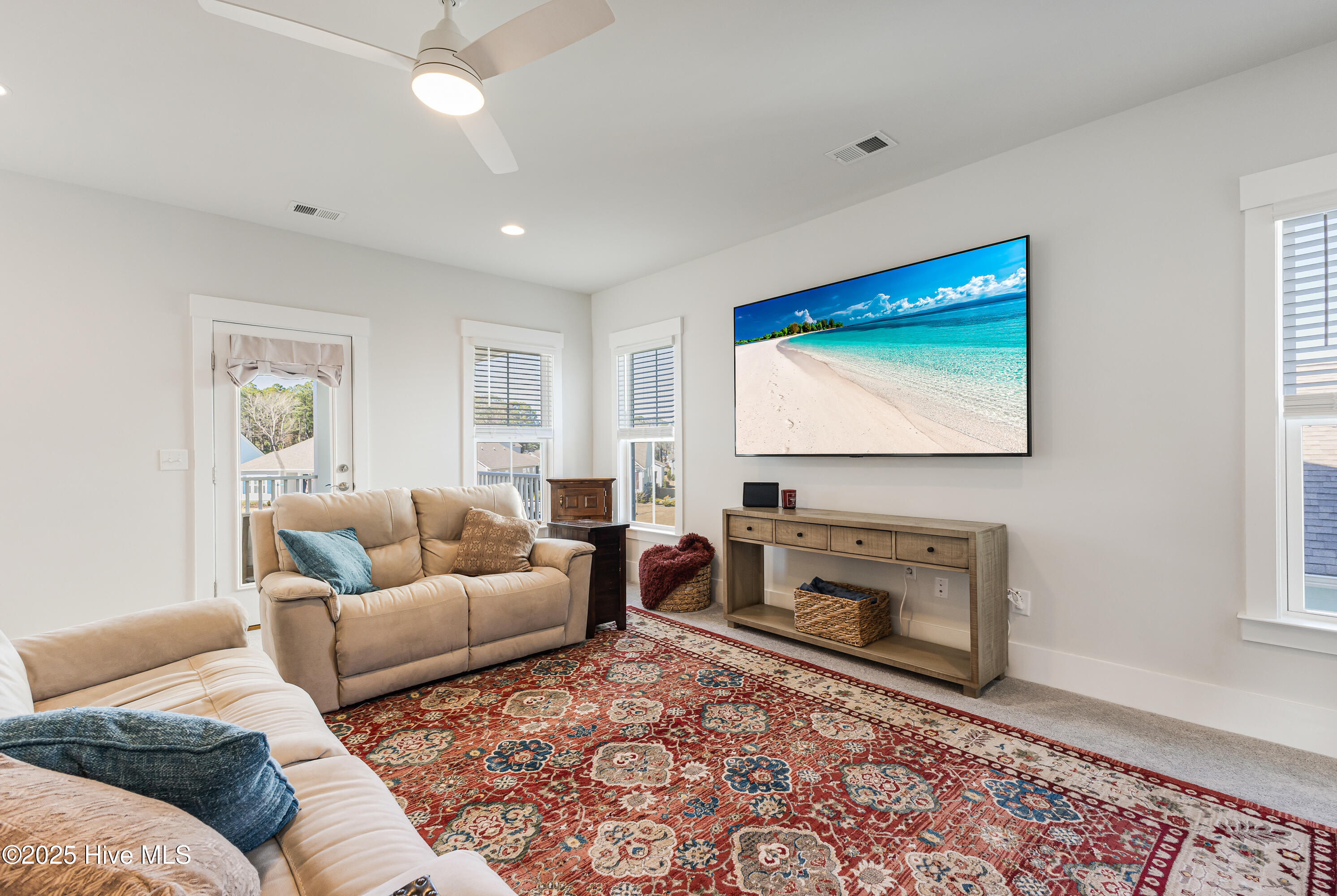 100553825 | Photo 27