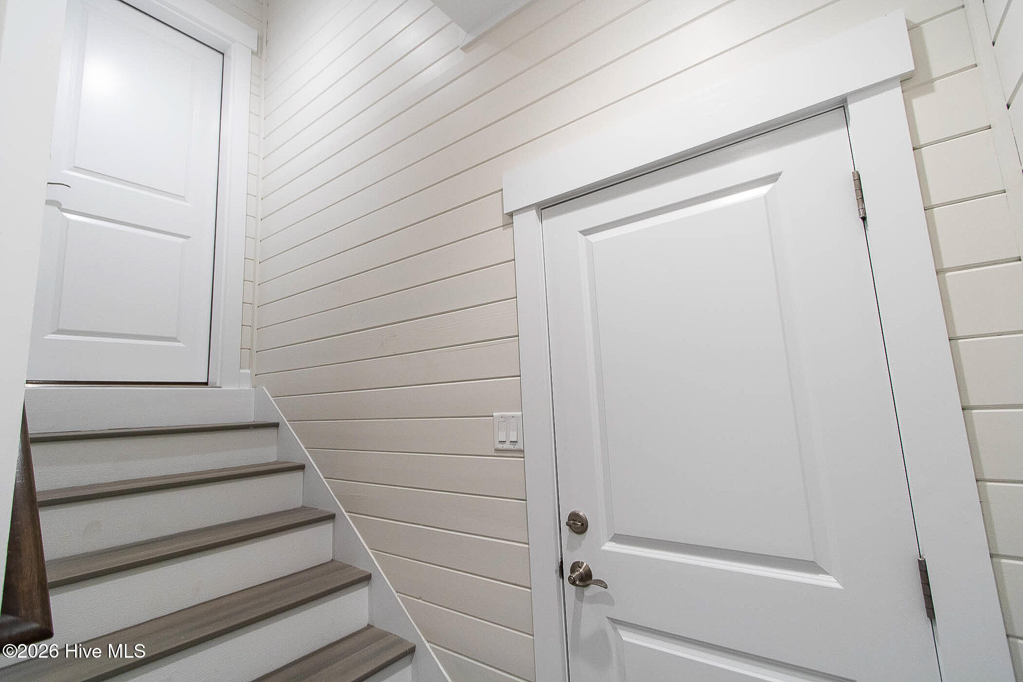 100568588 | Photo 75